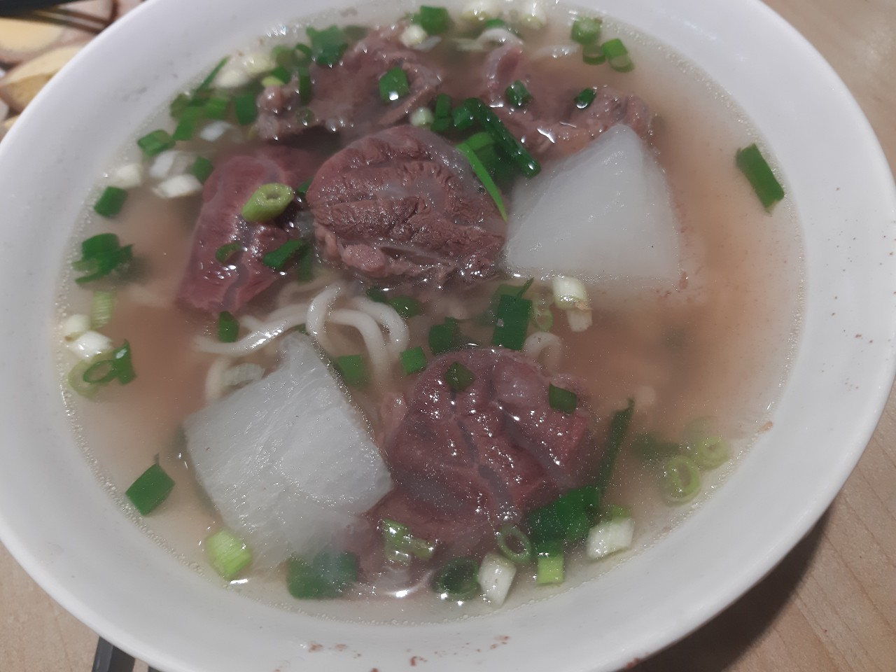 吃享食，小均開車帶小金魚去桃園找靜學妹，逛桃園新總圖，竹林山觀音寺，吃老占元