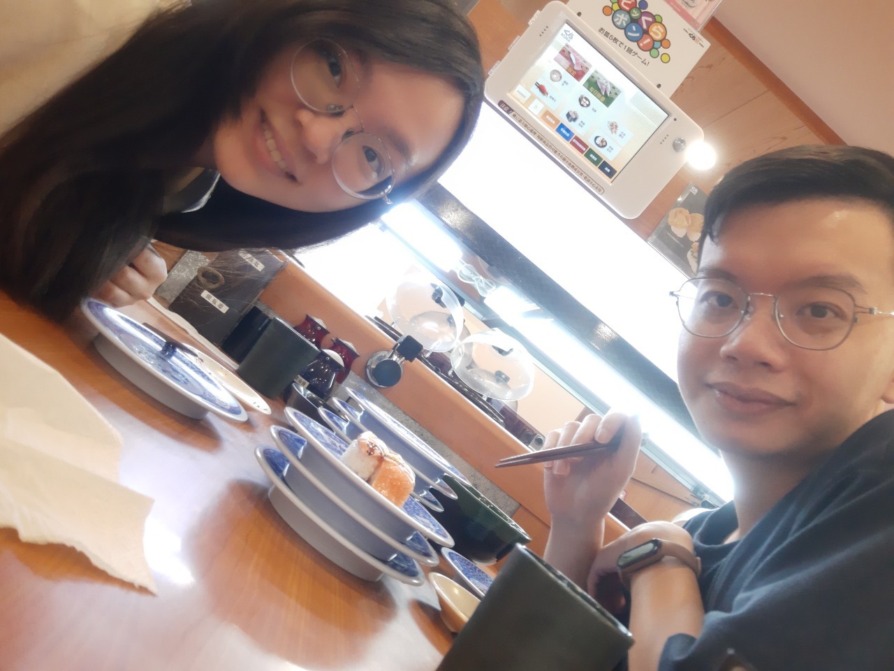 與小均逛Uniqlo爆買外套，吃藏壽司，吃冰炫風，買東山鴨頭宵夜