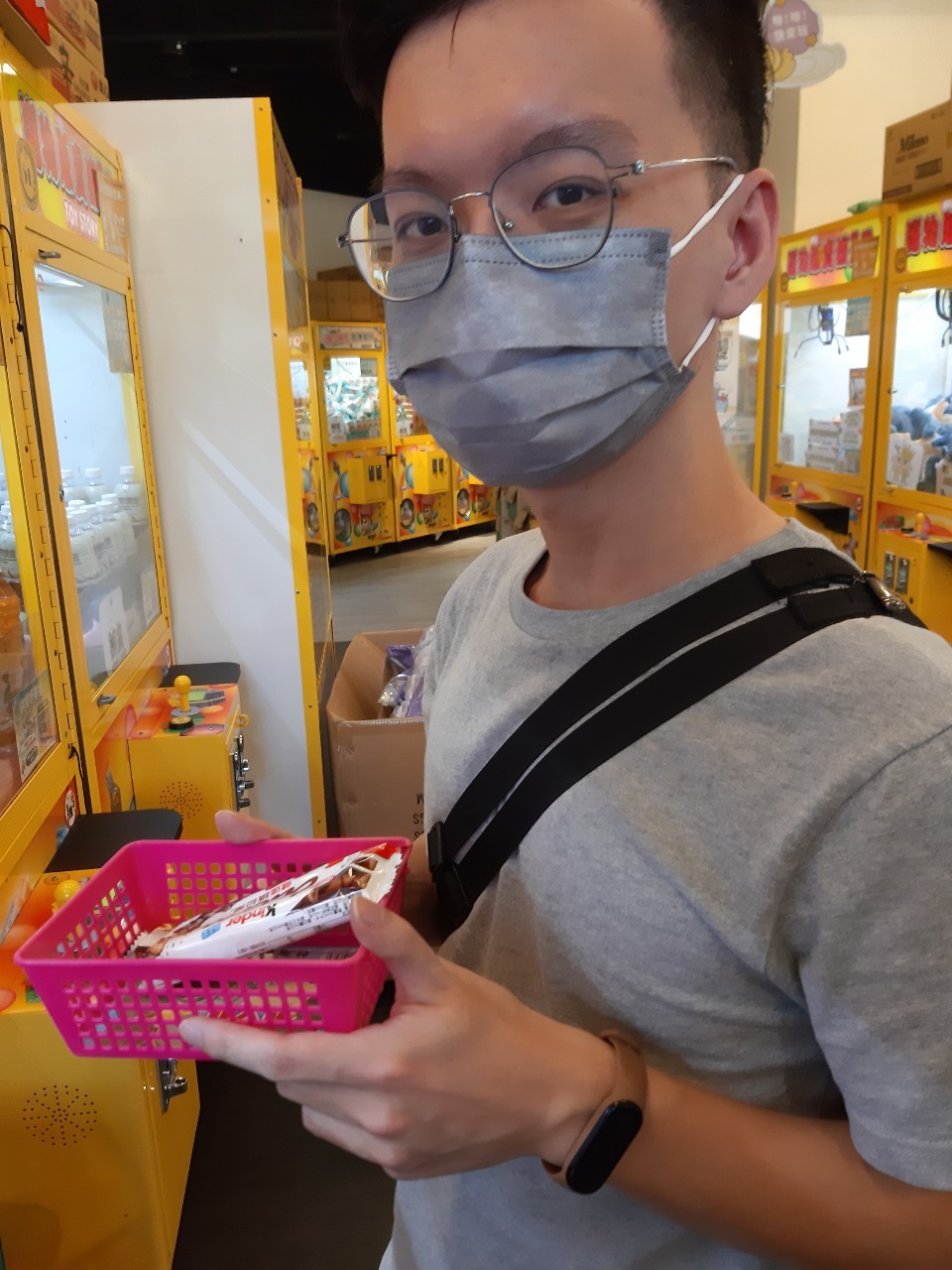 吃享早餐普通，重新橋下跳蚤市場好擠，夾子園遇爛店員不要不要，但有可愛小金魚一起吃爆