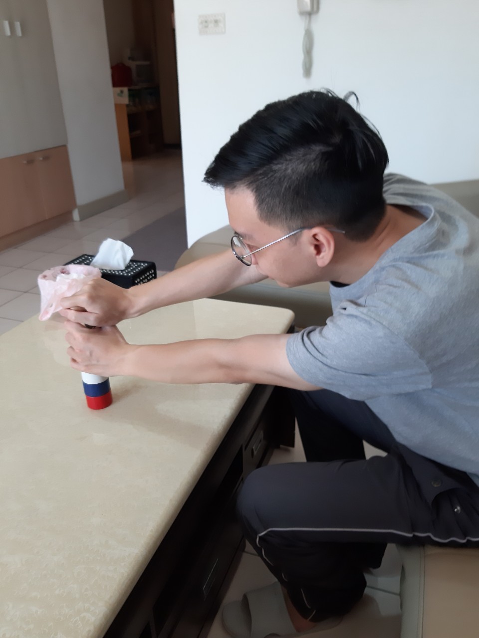 吃享早餐普通，重新橋下跳蚤市場好擠，夾子園遇爛店員不要不要，但有可愛小金魚一起吃爆