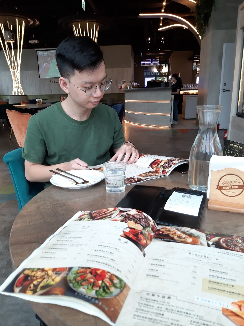 小均請補休一起吃布娜飛，湯姆熊玩耍，跟昱學妹吃韓聚食，小均接送我們回家，簡直太好