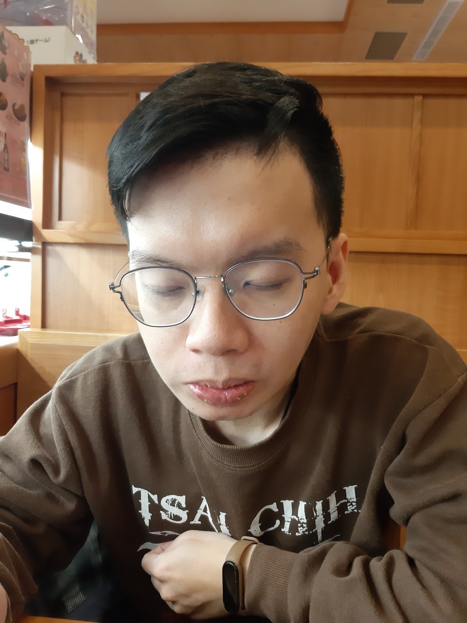 剪頭髮，與小均吃藏壽司抽三麗鷗，開箱芝初過年禮盒，買南南宵夜