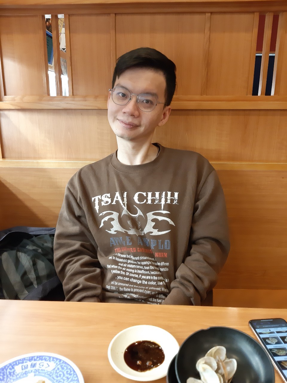 剪頭髮，與小均吃藏壽司抽三麗鷗，開箱芝初過年禮盒，買南南宵夜