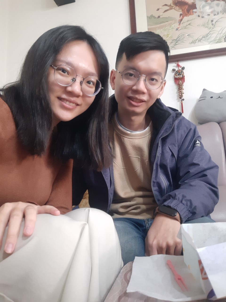 小均初一來我家拜年，跟家人一起吃午餐，買爆刮刮樂