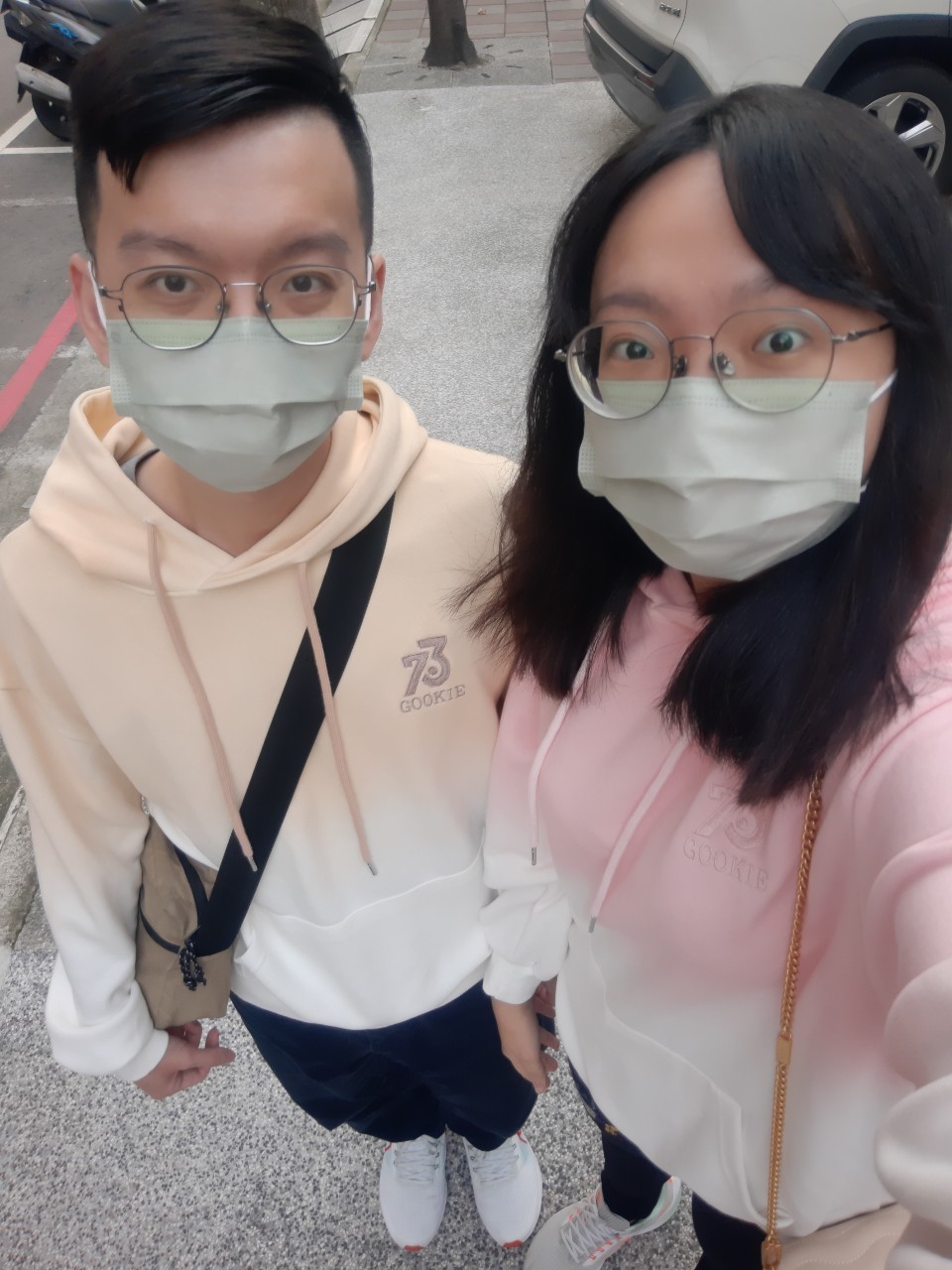 吃早自己，陪小均看牙醫，海底撈慶祝小均爸比生日