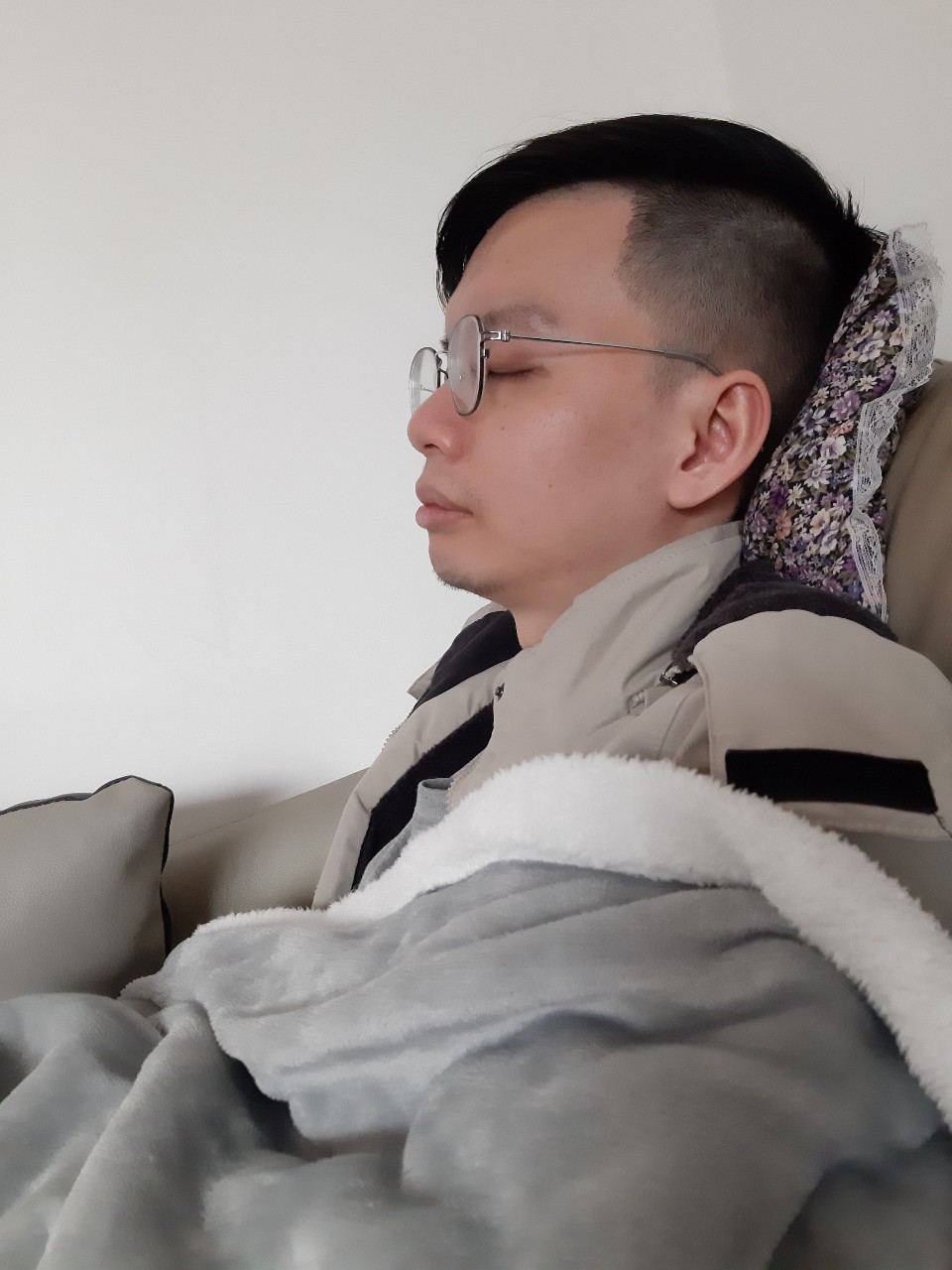 吃早自己，陪小均看牙醫，海底撈慶祝小均爸比生日