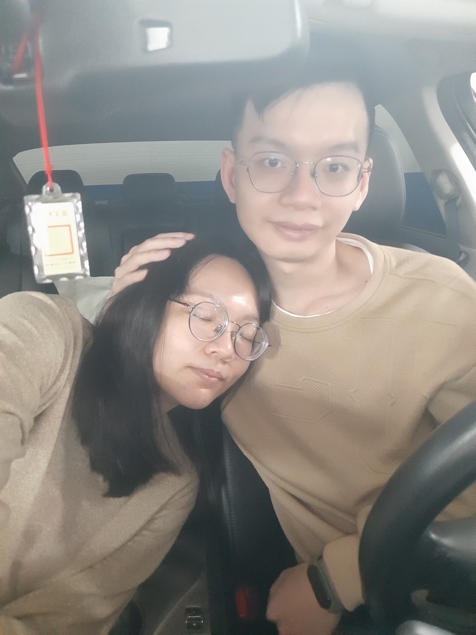 小均開車車，陪我跟高中朋友吃大師兄銷魂麵舖拿喜帖，逛宏匯，摸摸頭，送我回家