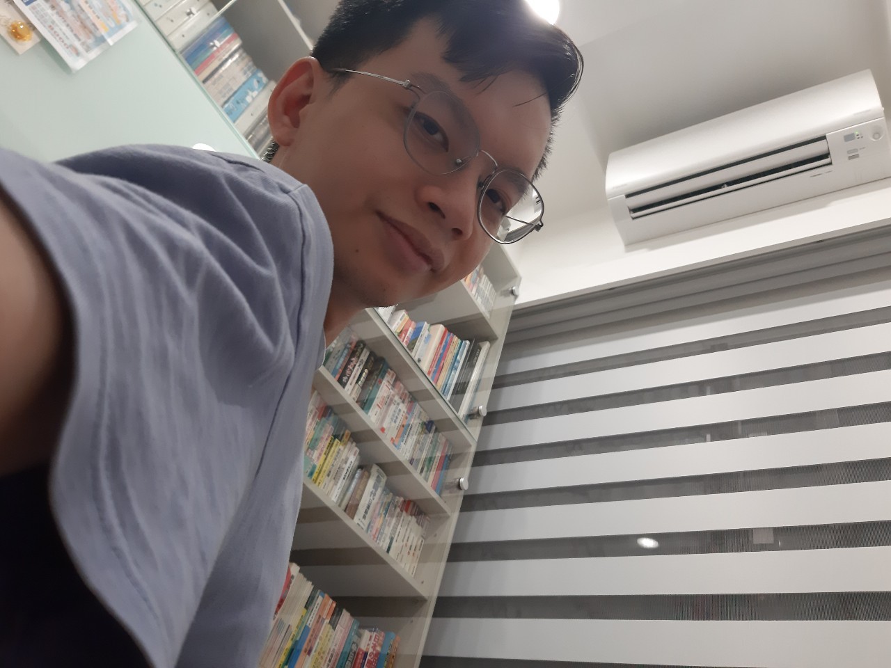 跟小均.小均媽咪吃必勝客披薩，第一次體驗按摩椅好舒服