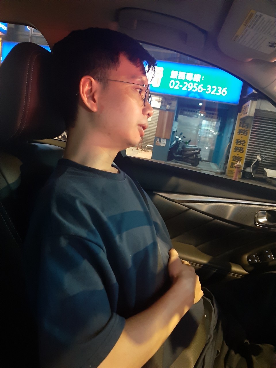 和小均開車車去逛大遠百，買項鍊，吃添好運，逛衣服