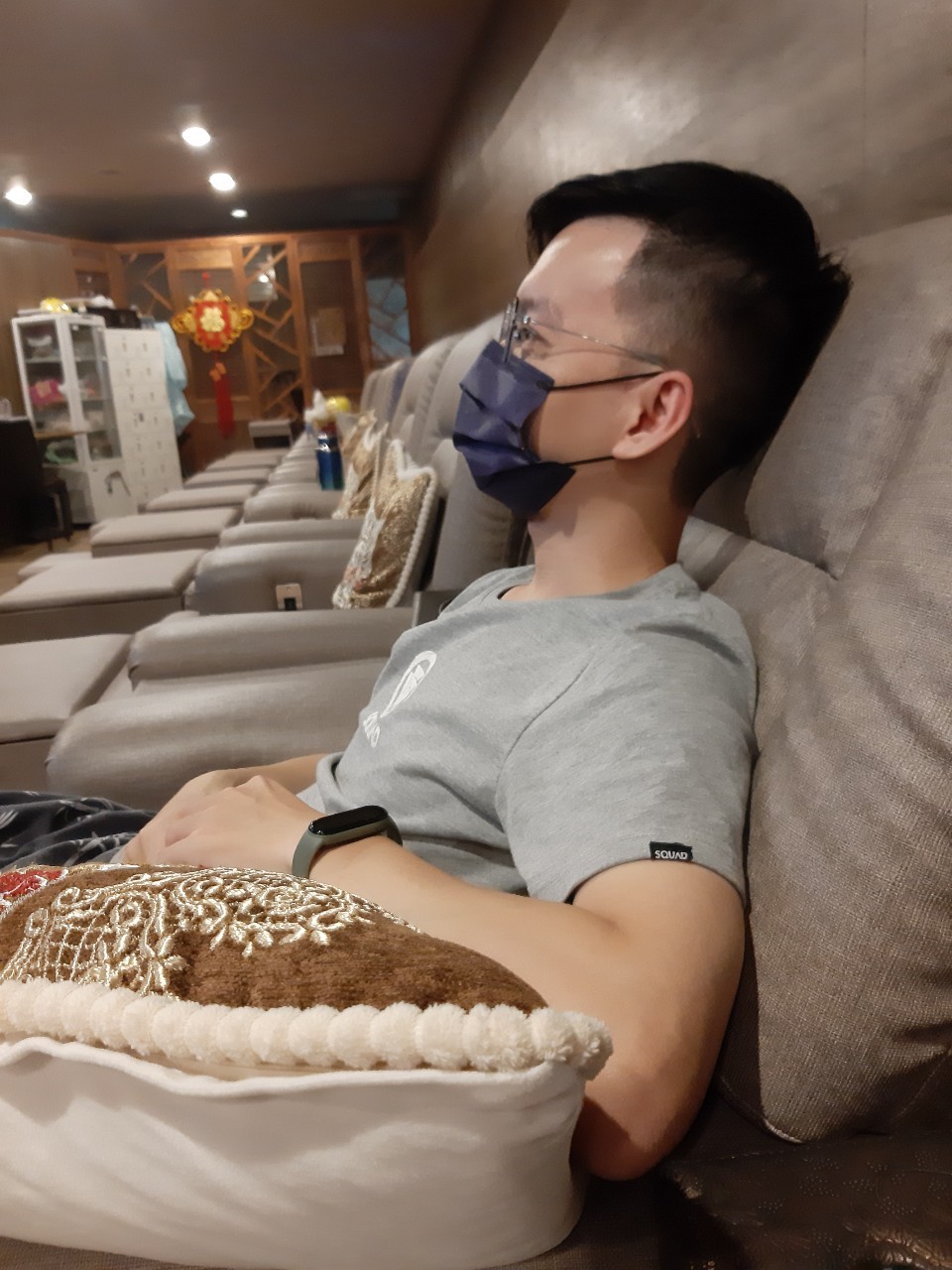 校慶補假與小均逛西門，吃富宏、脆皮甜甜圈，逛咚ㄎㄧ，體驗腳底按摩，NET買爆+鐵板燒