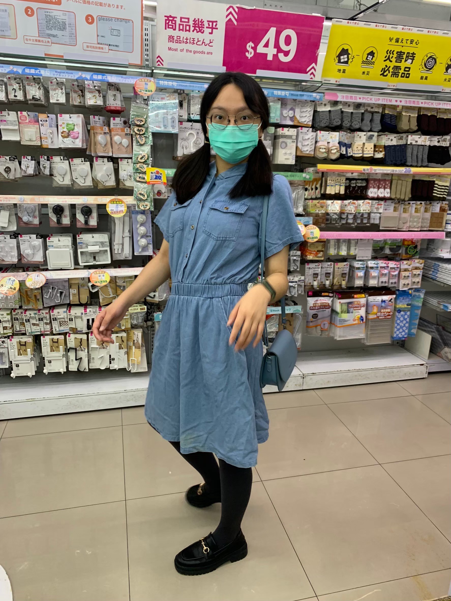 與小均吃饗聚早午餐，逛大創，逛NET，買康乃馨