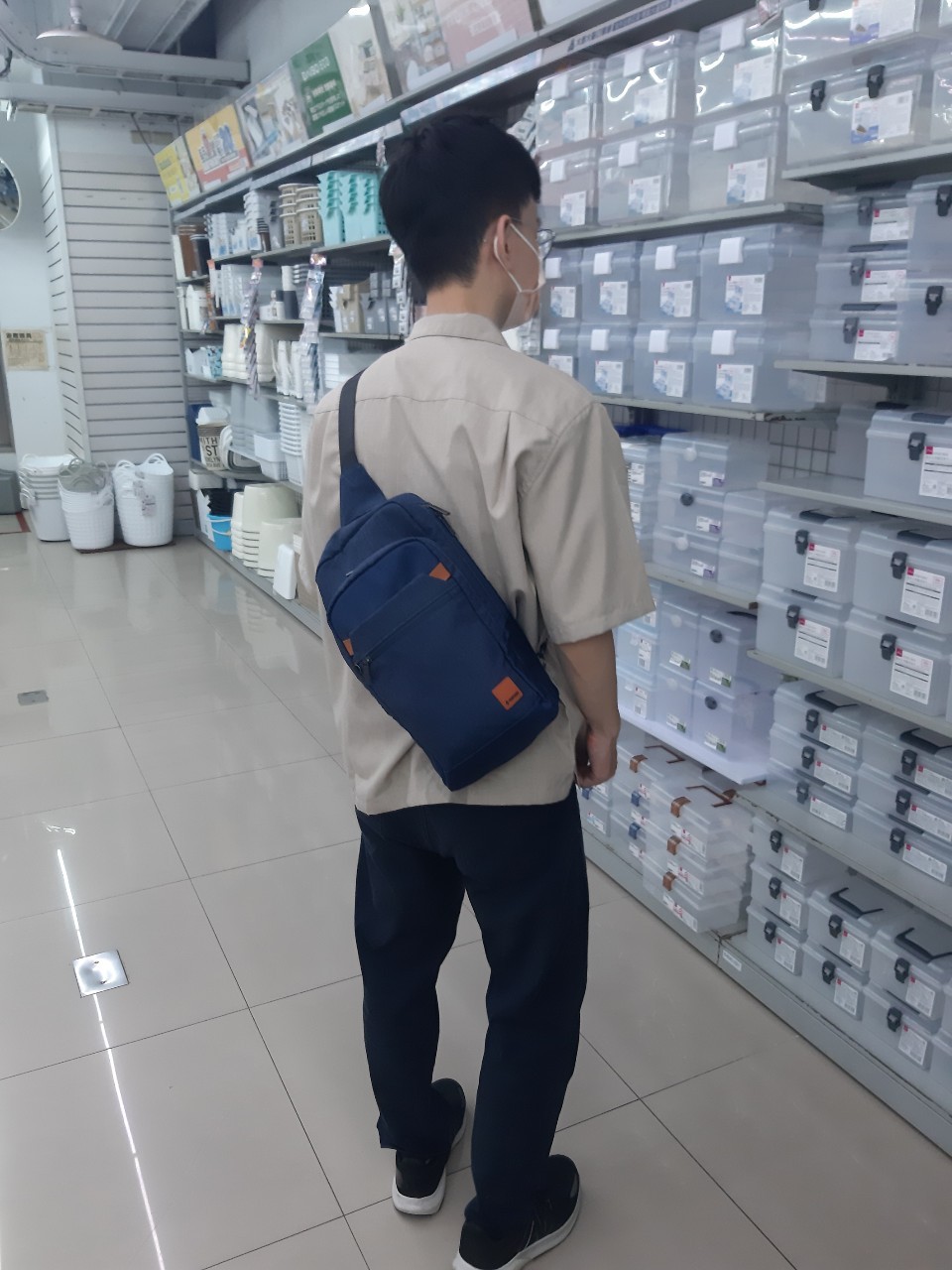 與小均吃饗聚早午餐，逛大創，逛NET，買康乃馨