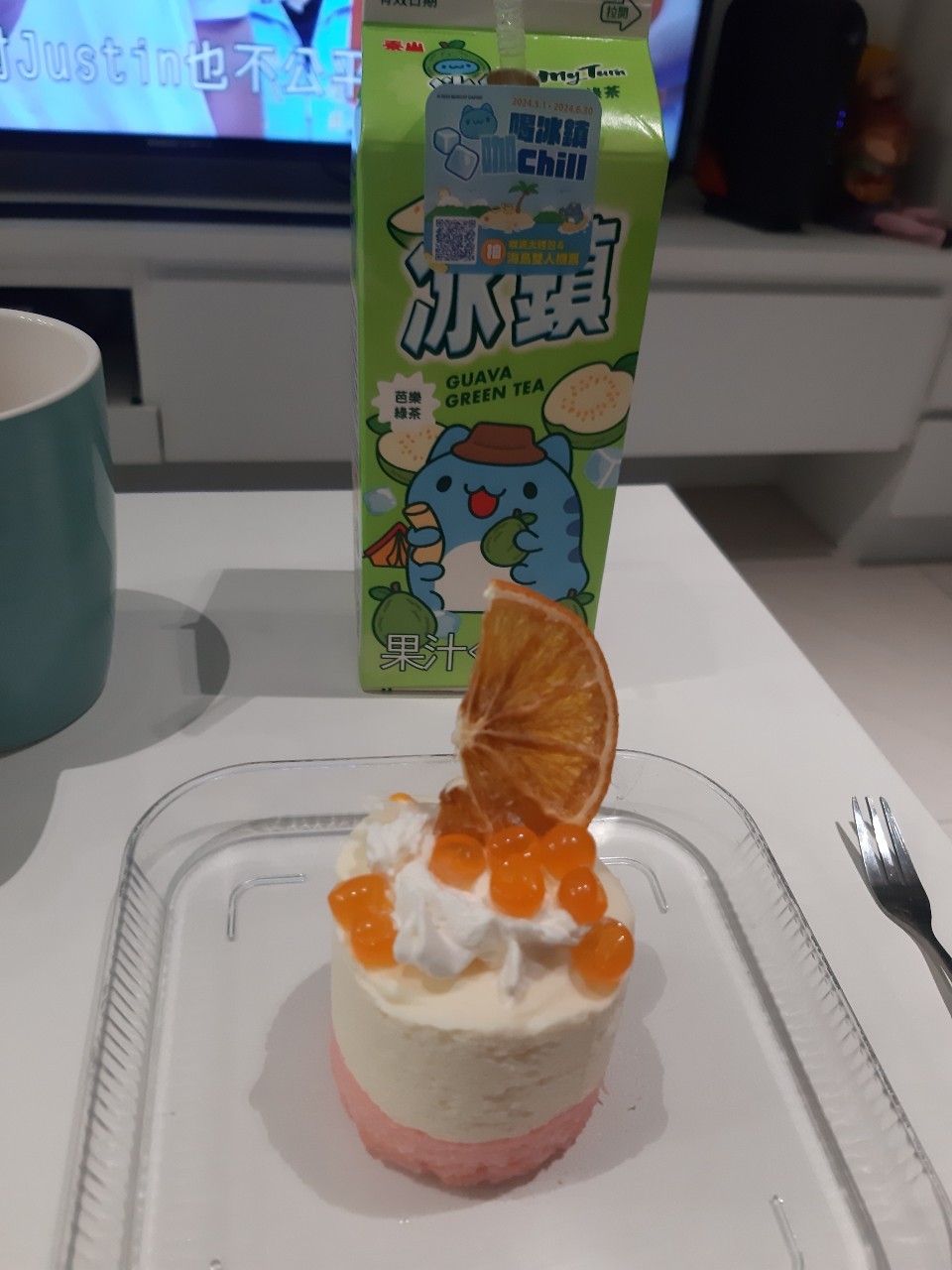 與小均去胖達家睡覺充電蹭飯吃，小均買咖波聯名飲料哄人家，吃昨天做的甜點