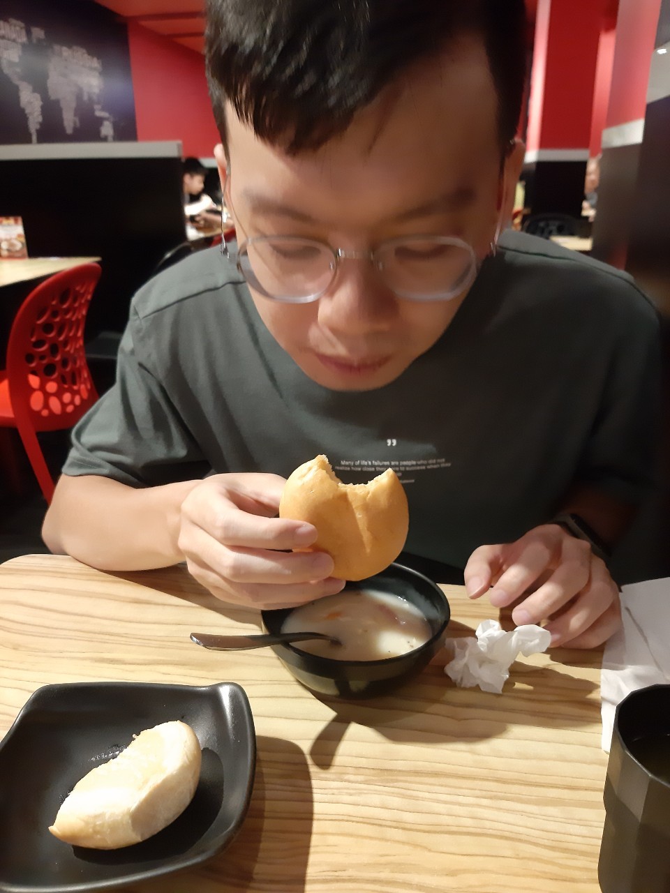 小金魚幫小均慶生，找胖達胖公一起唱生日歌，買彤城蛋糕，拼拼圖，吃孫東寶