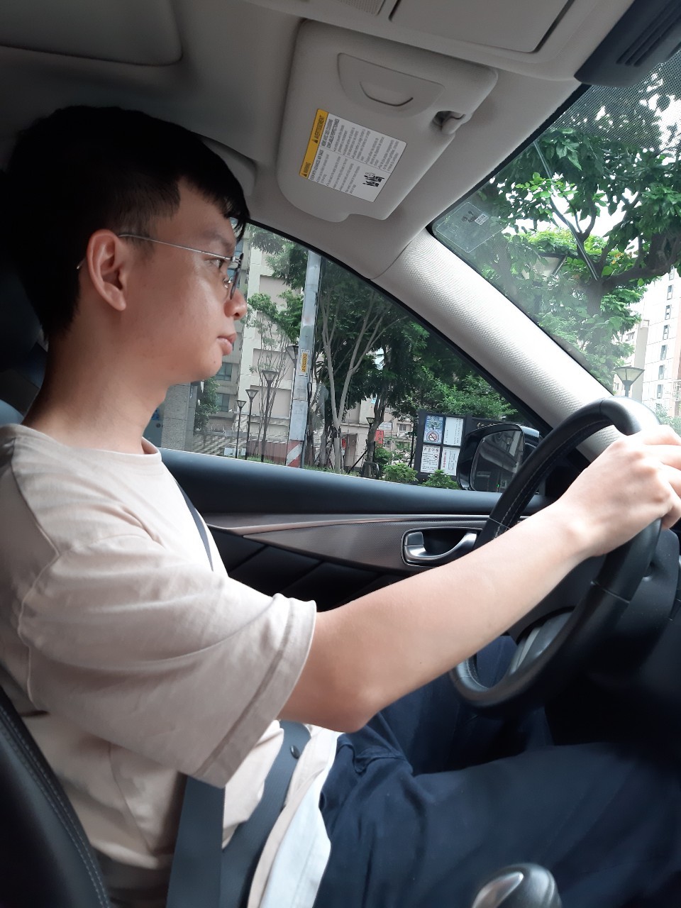 與小均去借書，運衛生紙箱，ikea吃晚餐踩雷，爆吃滷味冰棒