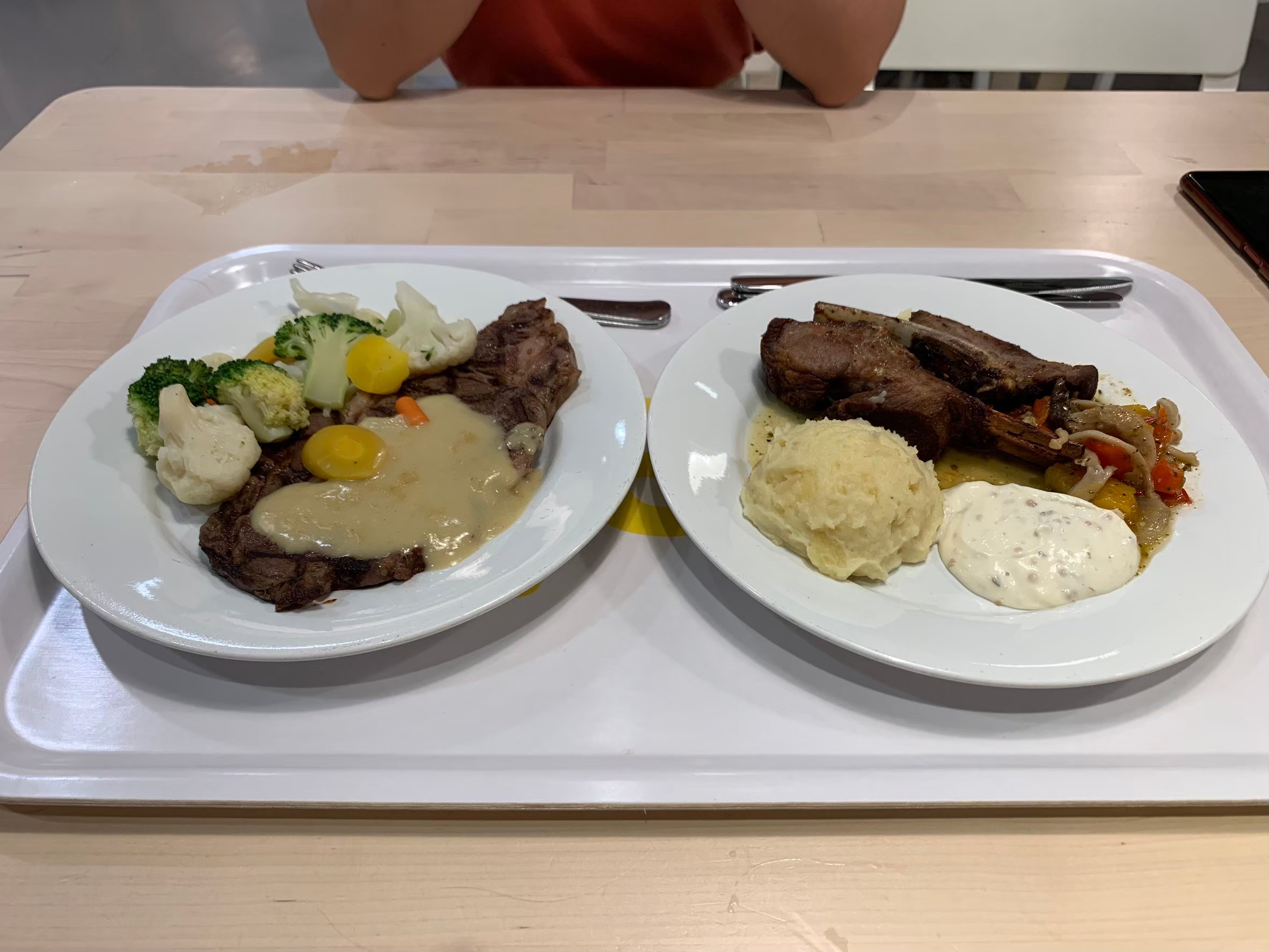 與小均去借書，運衛生紙箱，ikea吃晚餐踩雷，爆吃滷味冰棒