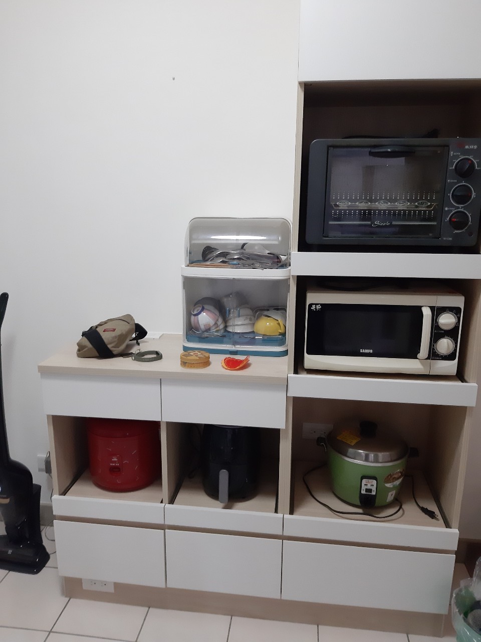 與小均.香蕉.小苓吃wow旺，迷失地密逃，買耳飾，請胖達吃大賞，整理家裡