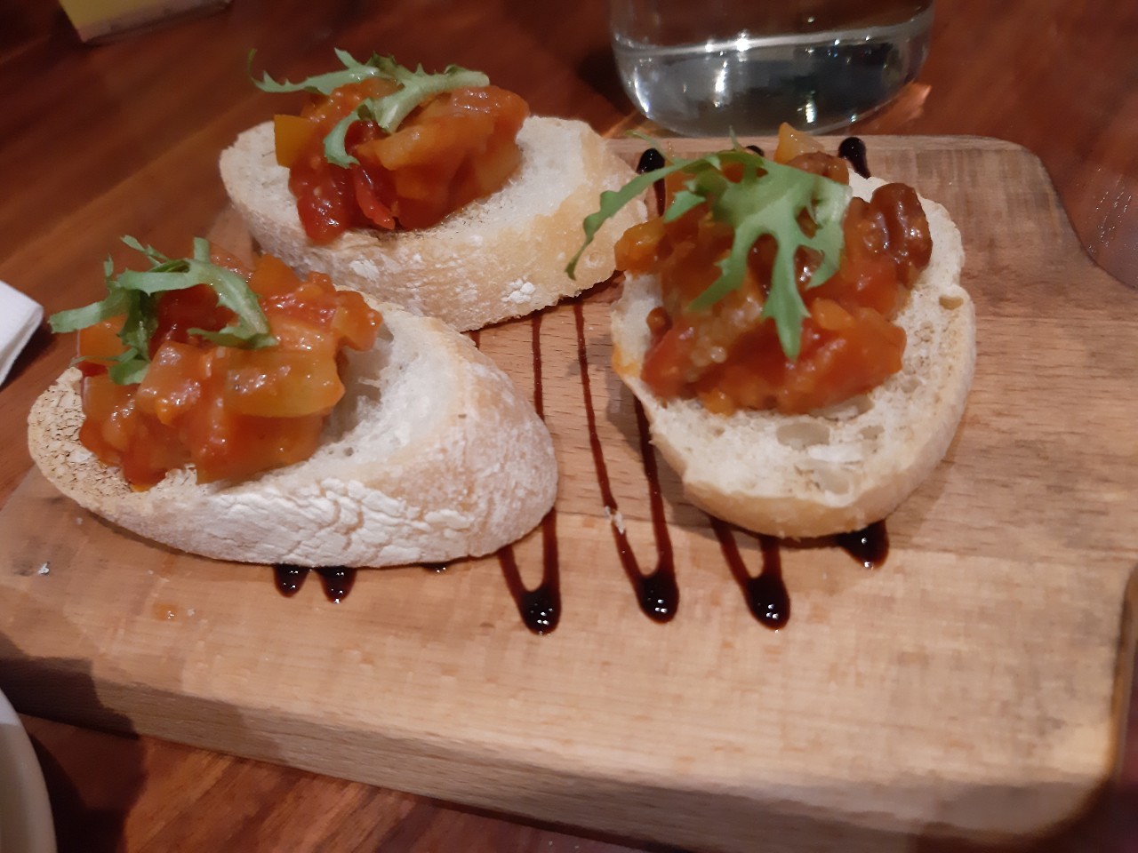 與小均.香蕉.小苓吃wow旺，迷失地密逃，買耳飾，請胖達吃大賞，整理家裡