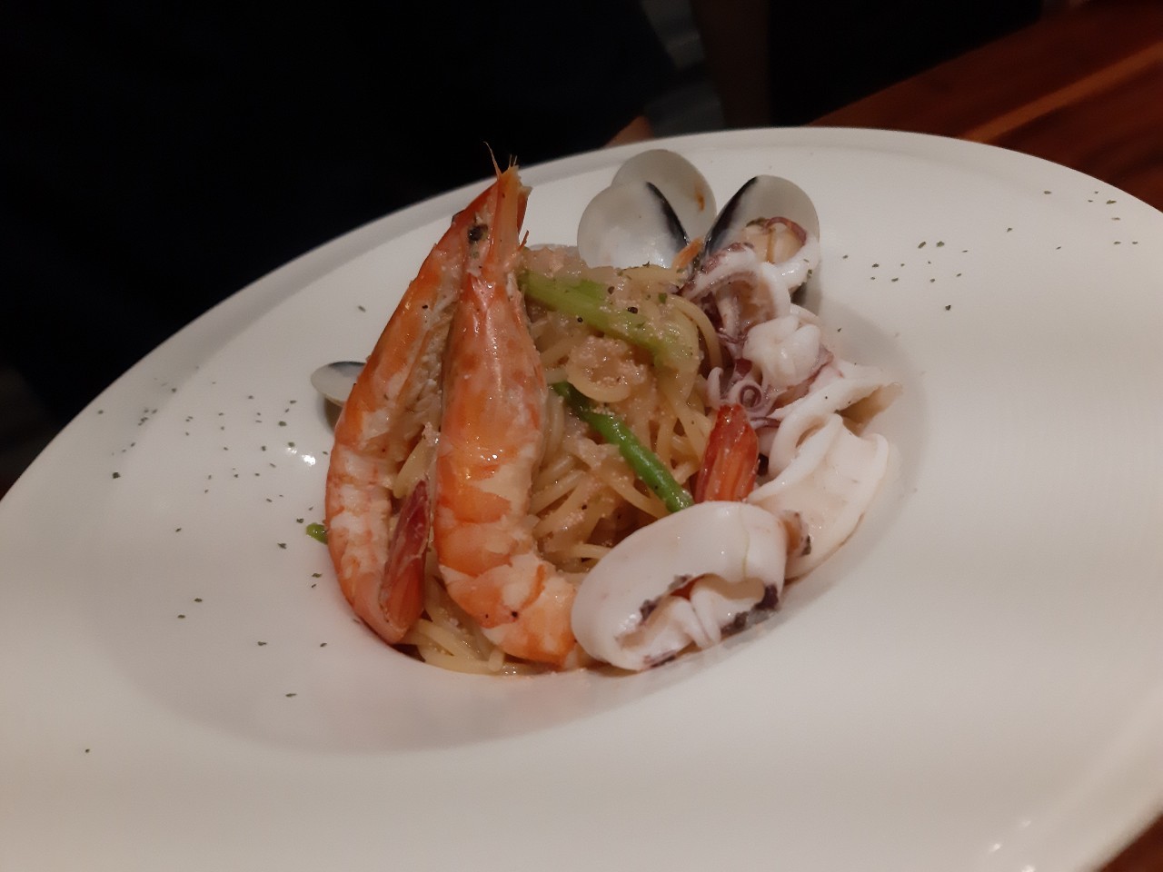 與小均.香蕉.小苓吃wow旺，迷失地密逃，買耳飾，請胖達吃大賞，整理家裡