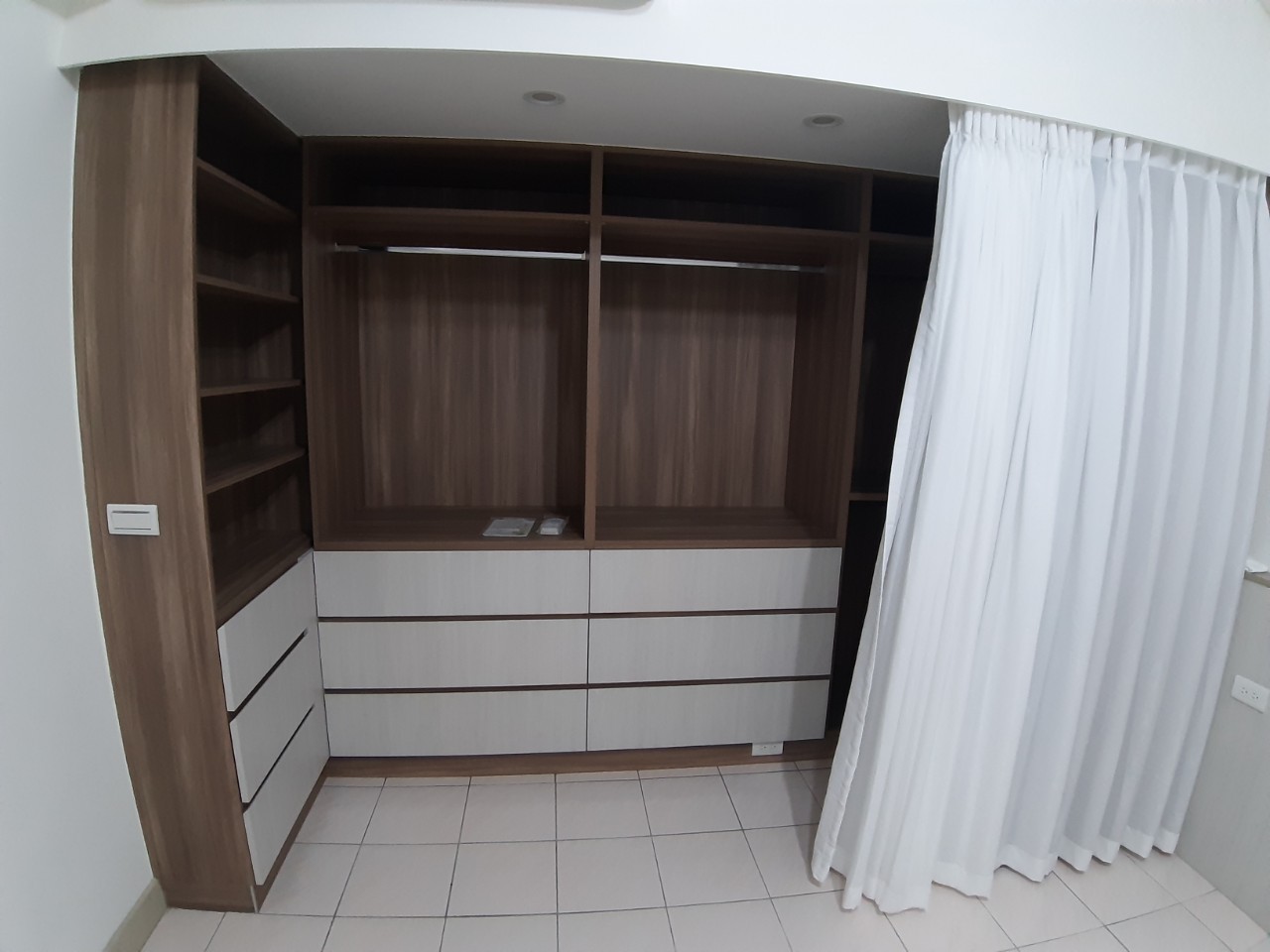 與小均過生日，吃爆海底撈，逛新超市，幫小均搬東西，胖達請披薩