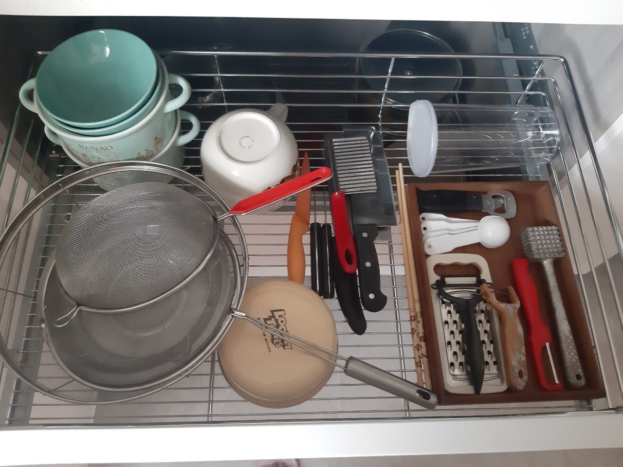 與小均吃雲鼎，買拖鞋，調眼鏡，買衣服，喝爆再睡5分鐘，整理狂