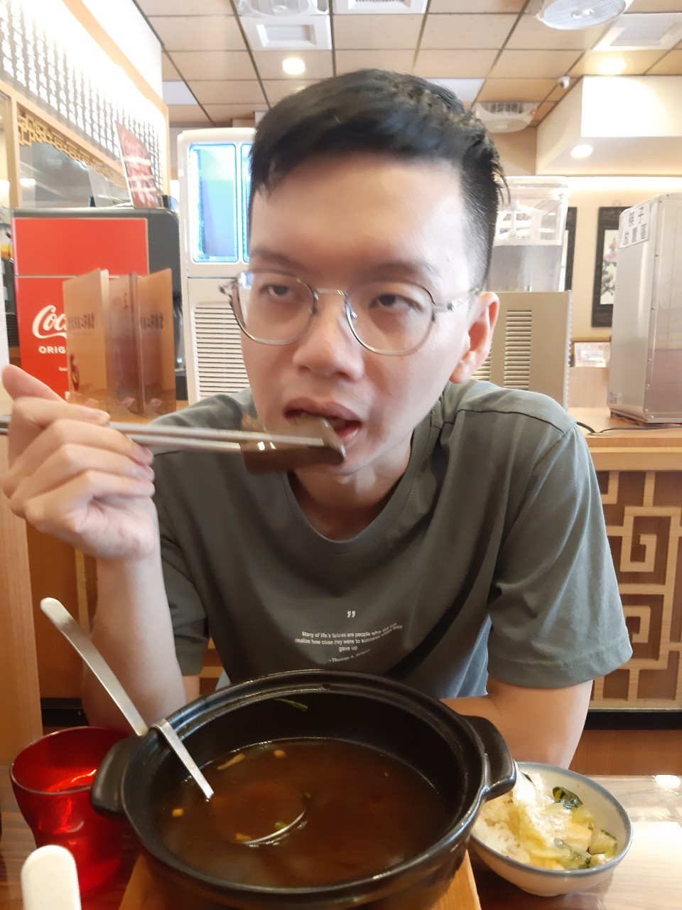 與小均吃雲鼎，買拖鞋，調眼鏡，買衣服，喝爆再睡5分鐘，整理狂