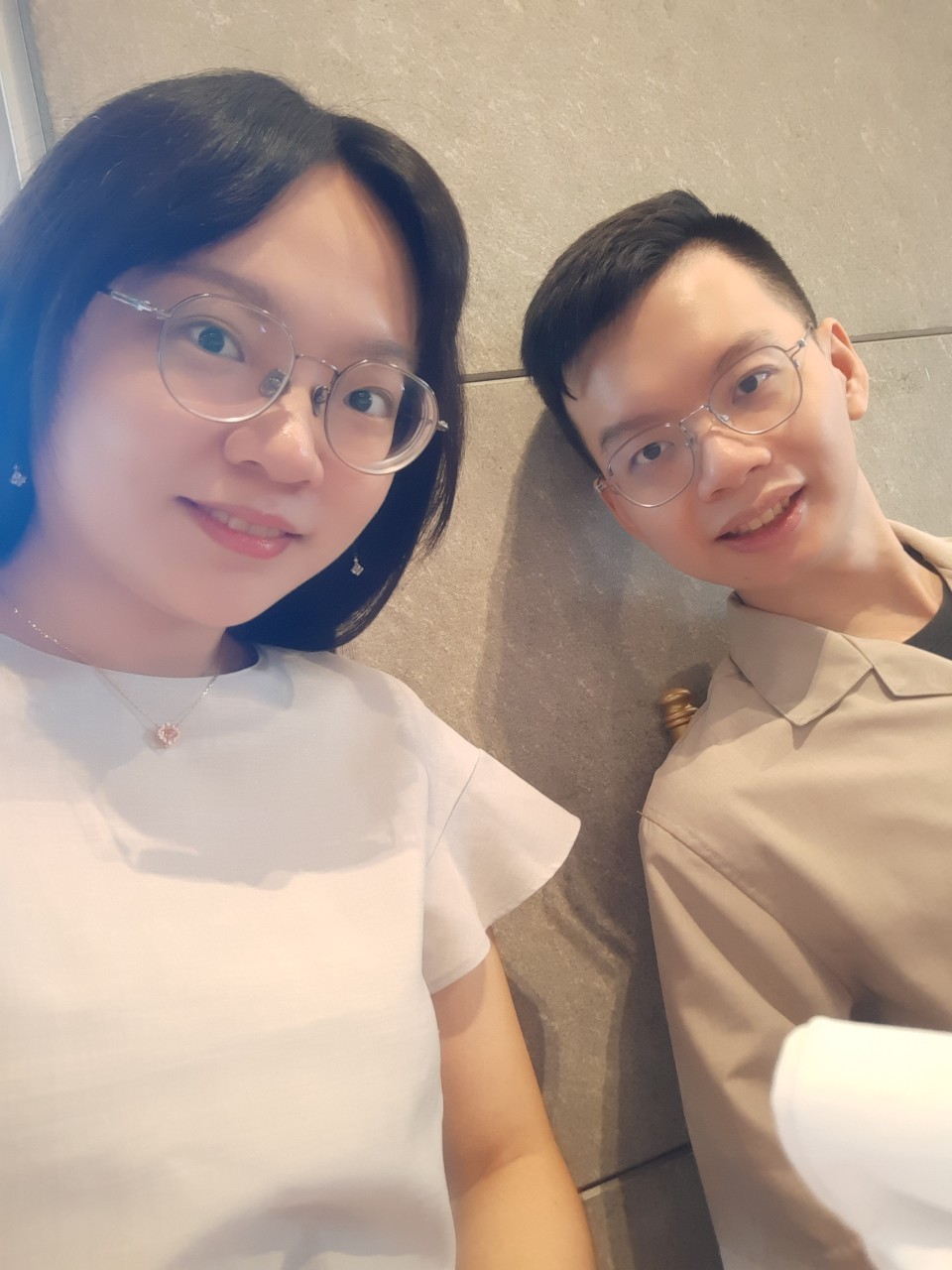 思源夜市，富琨婚禮，幸運蹭朋友車，逛淡水吃冰室，散步回家，烤雞捲吃吃