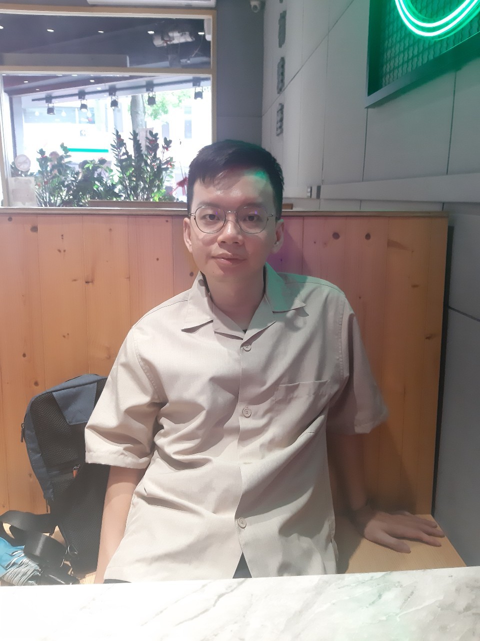 思源夜市，富琨婚禮，幸運蹭朋友車，逛淡水吃冰室，散步回家，烤雞捲吃吃