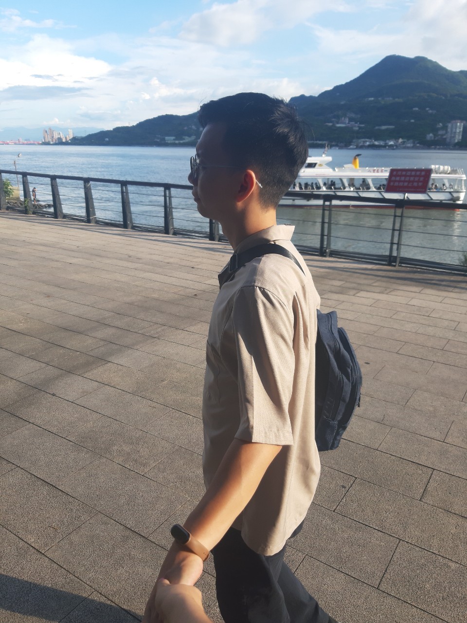 思源夜市，富琨婚禮，幸運蹭朋友車，逛淡水吃冰室，散步回家，烤雞捲吃吃