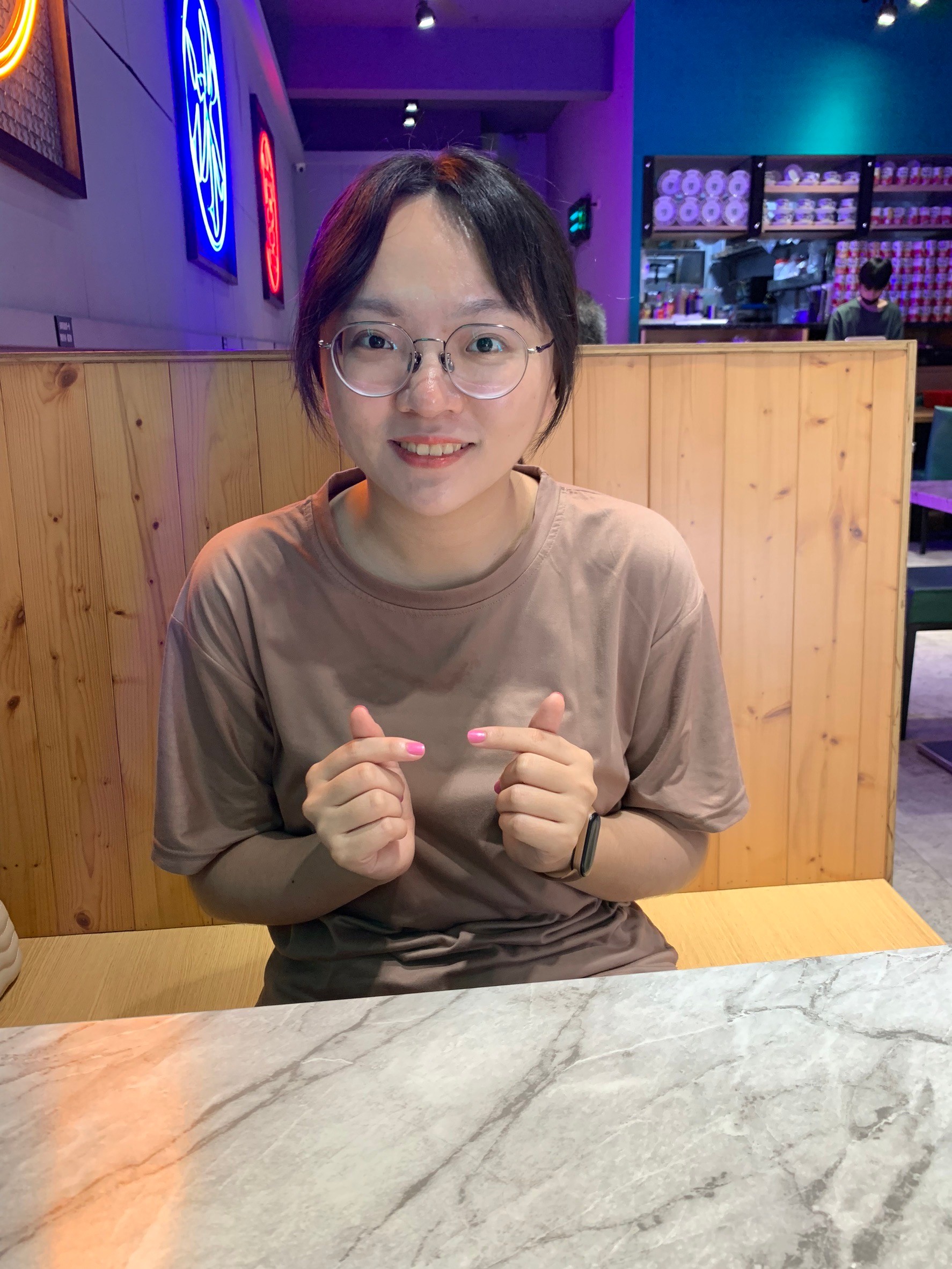 思源夜市，富琨婚禮，幸運蹭朋友車，逛淡水吃冰室，散步回家，烤雞捲吃吃