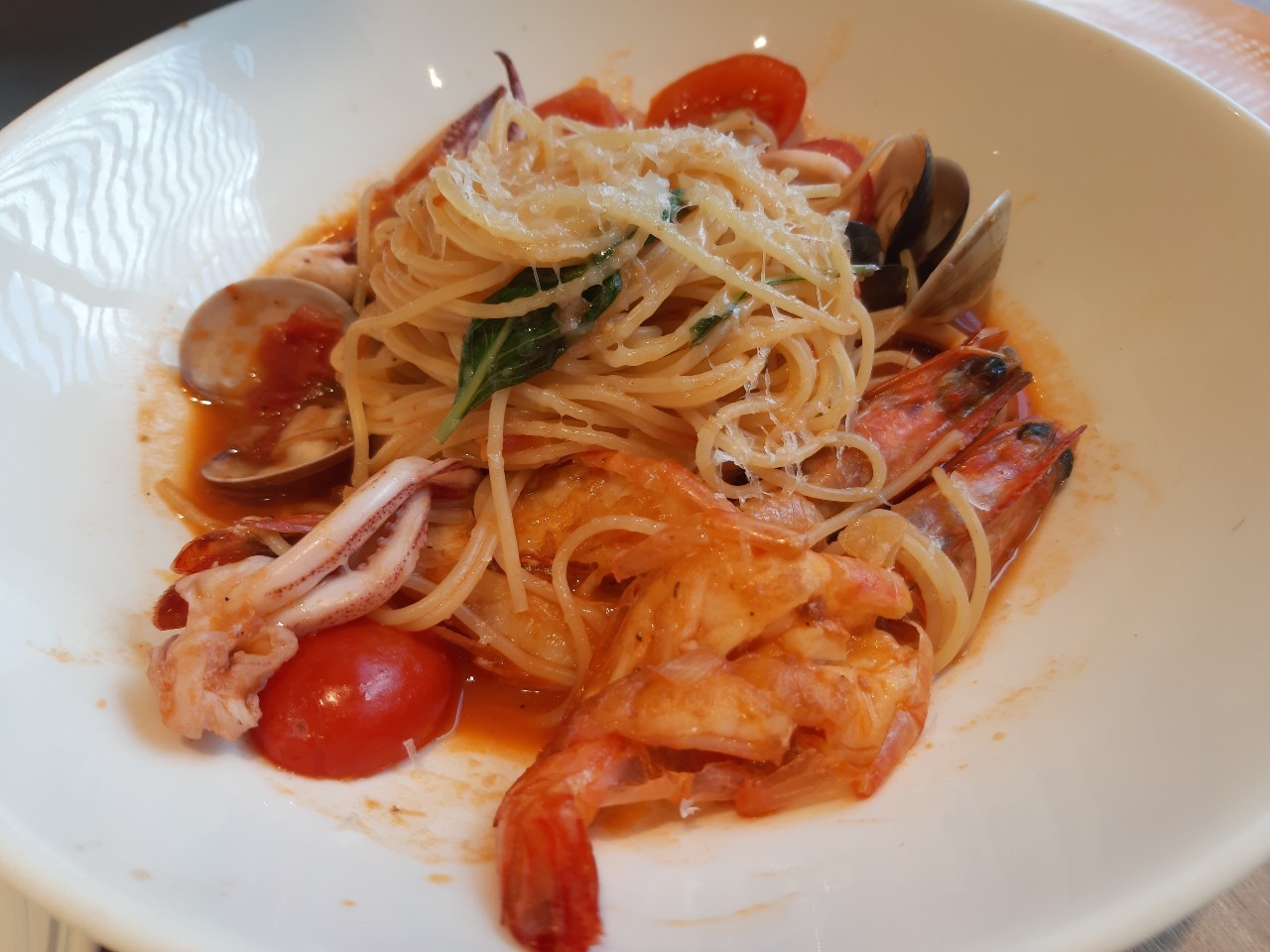 跟小均平日約會，吃屋莎，看電影柯南，煮牛肉麵，看月亮