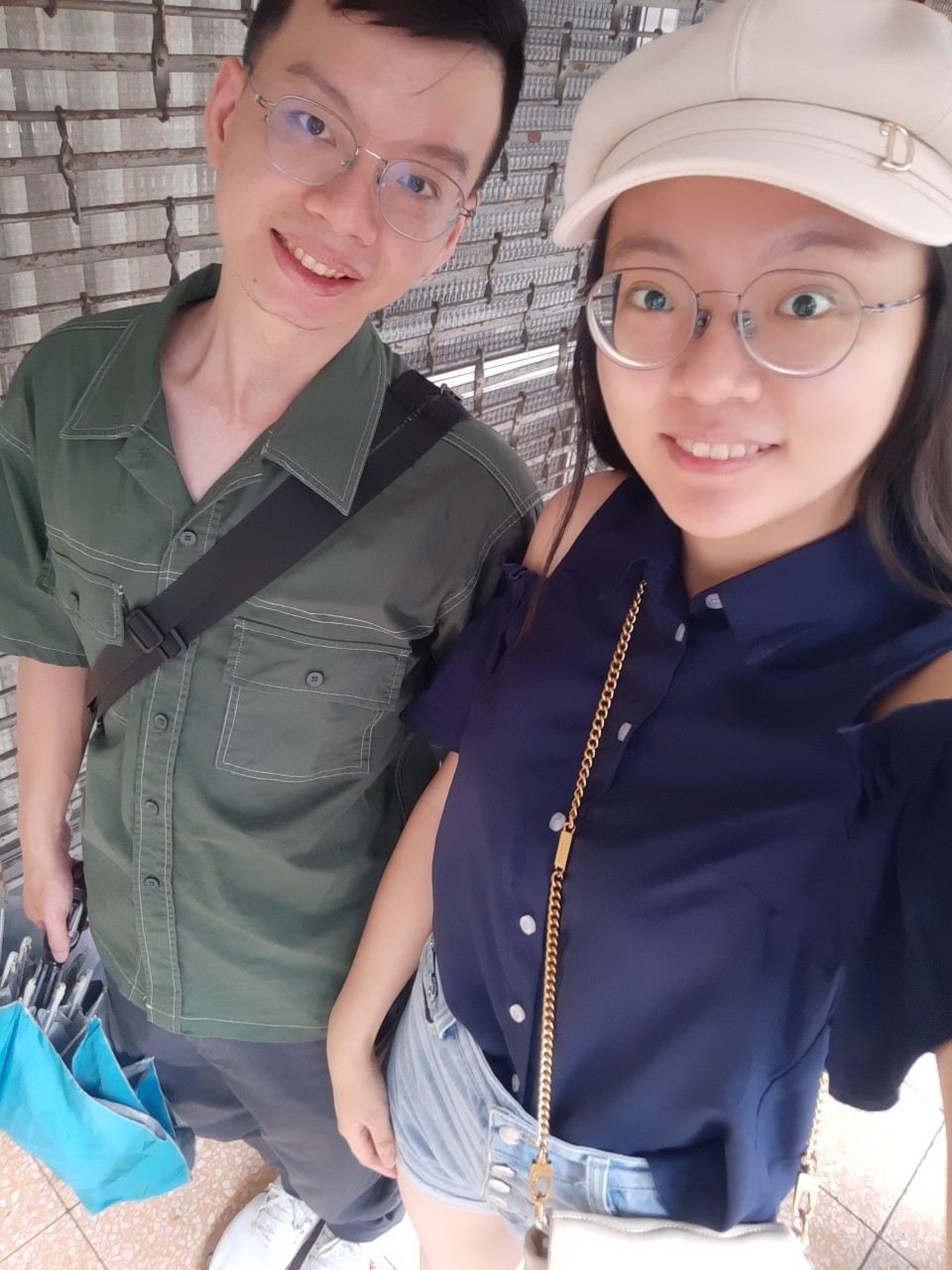 與小均吃早自己，逛迪化街與大稻埕，下雨所以回家儀式感吃吃，看煙火直播