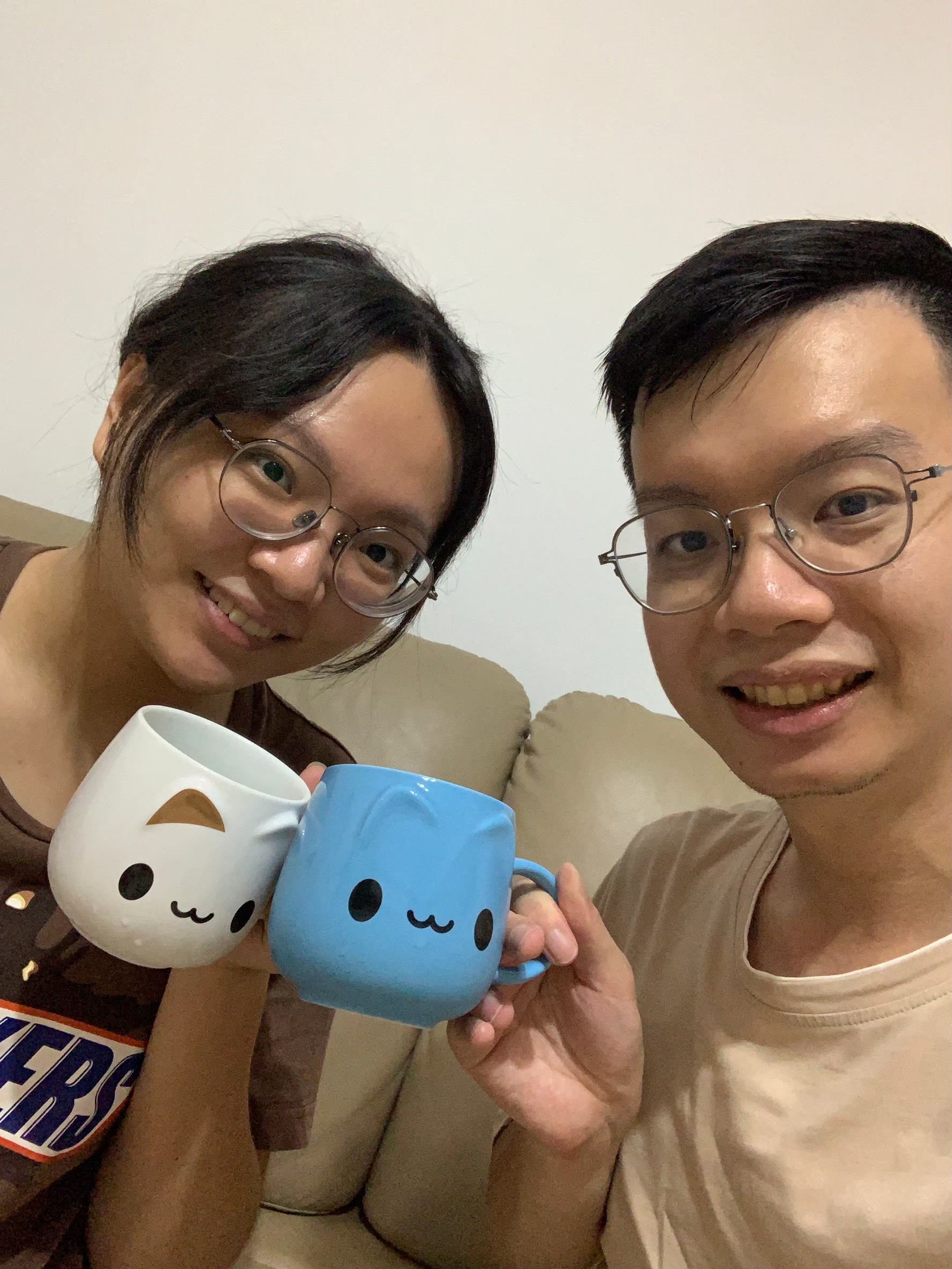 與小均吃早自己，逛迪化街與大稻埕，下雨所以回家儀式感吃吃，看煙火直播