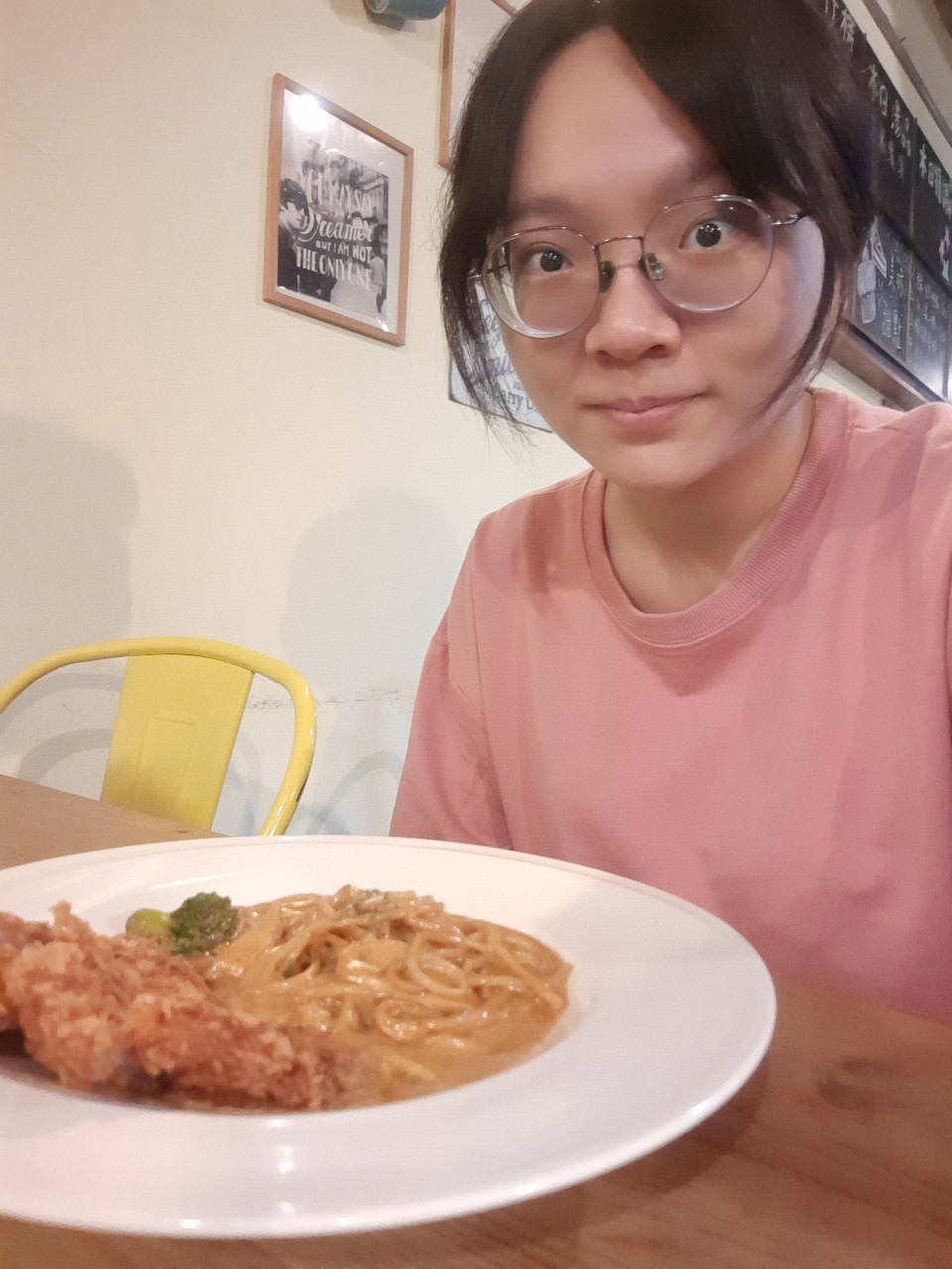 吃披薩慶祝自由，跟小均分母打麻將初體驗，地震，享受食光內用，採買，鑰匙好好好