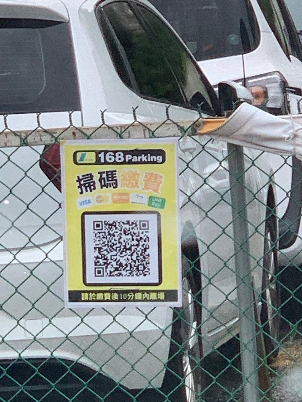 小均浪漫求婚日，下大雨天美麗華逛街，茹絲葵吃大餐超幸福