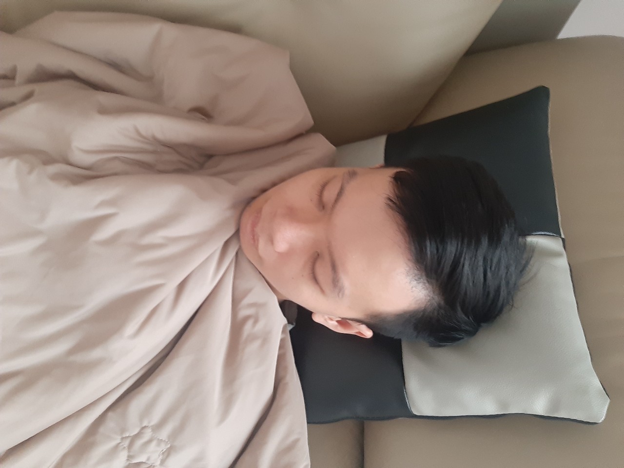 小均浪漫求婚日，下大雨天美麗華逛街，茹絲葵吃大餐超幸福