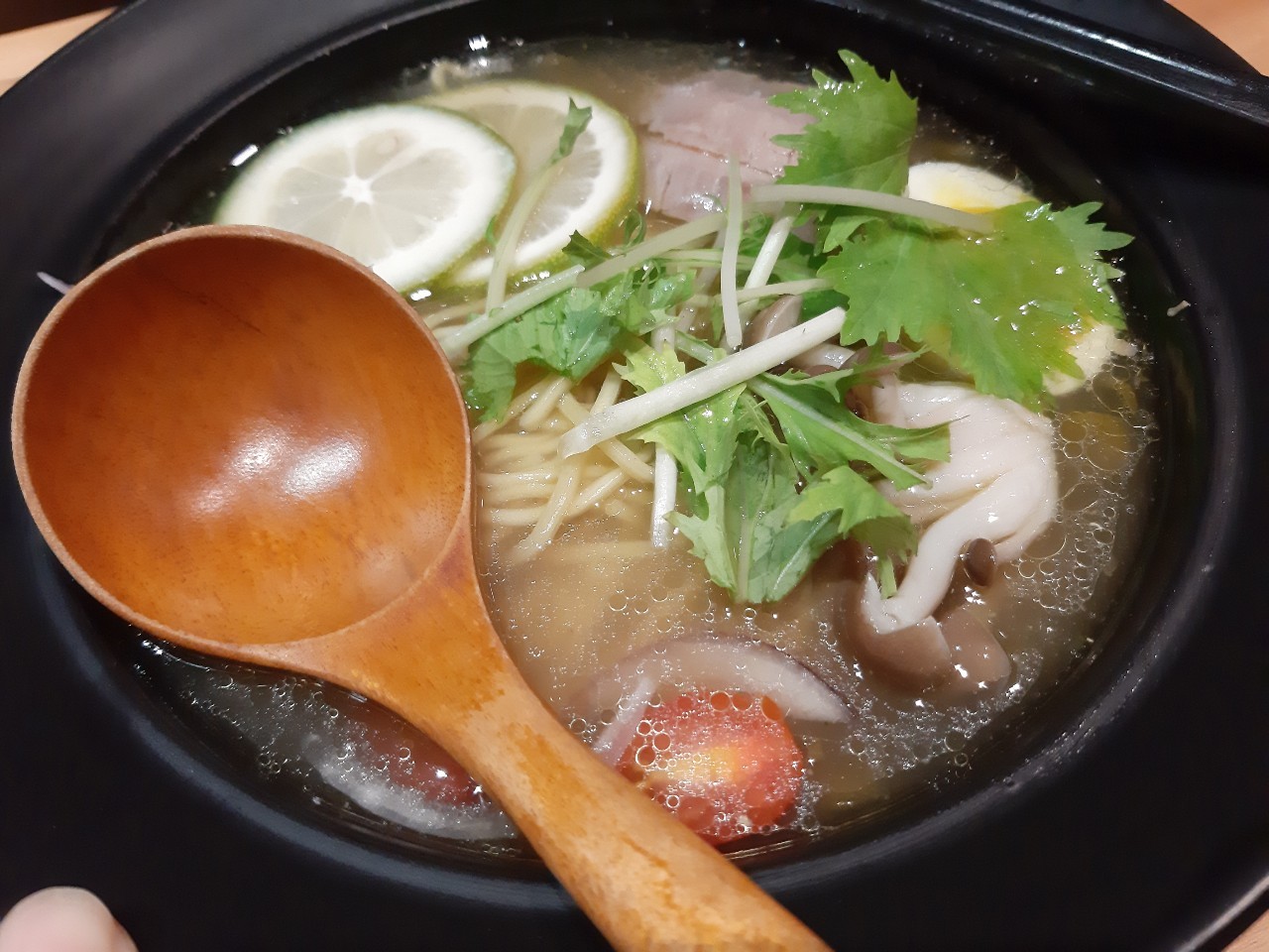 與小均吃Qburger，煮水餃，亞立詩挑鑽戒跟對戒，吃樂麵屋