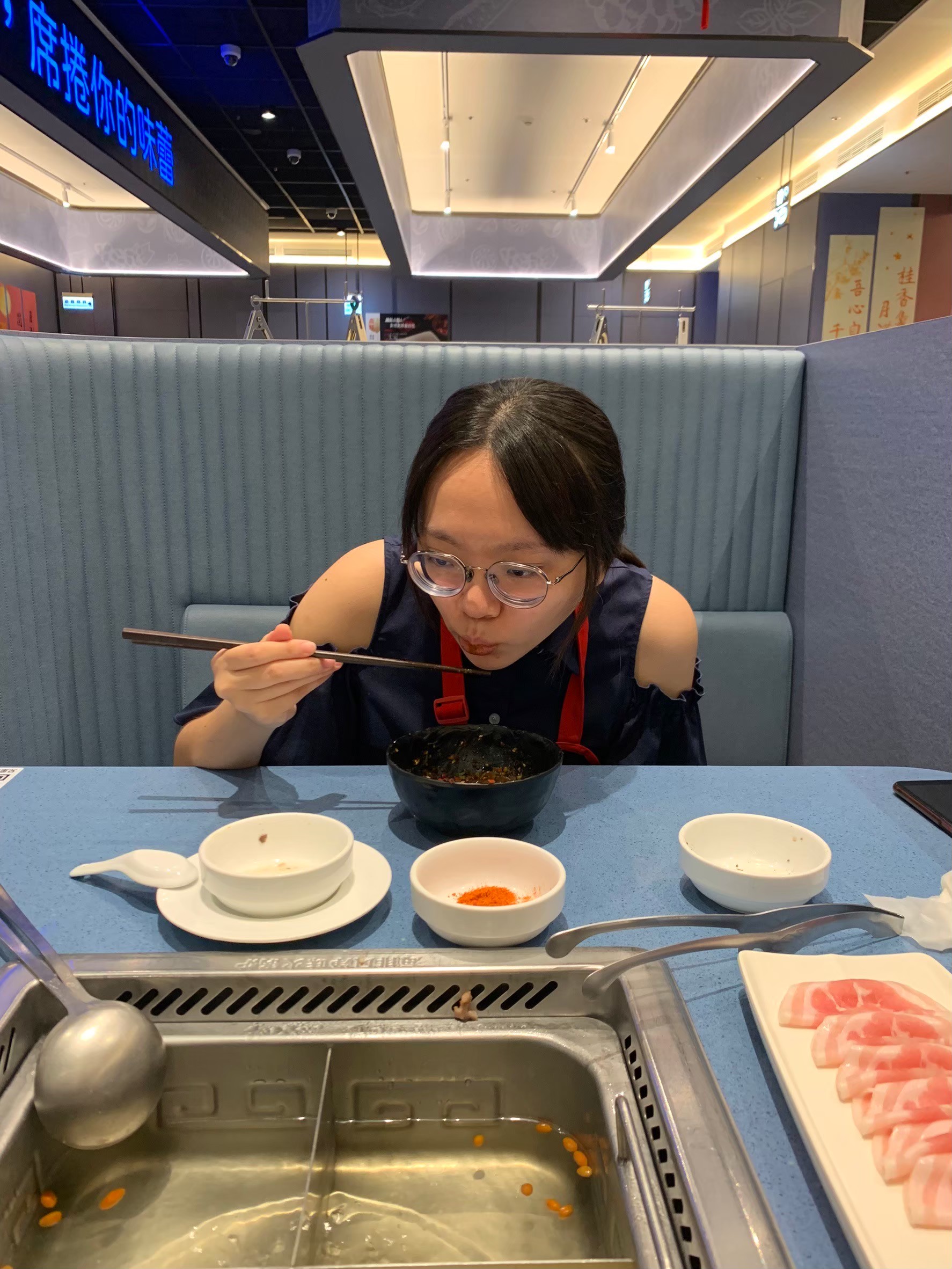 與小均吃海底撈，首次體驗跳跳蛙