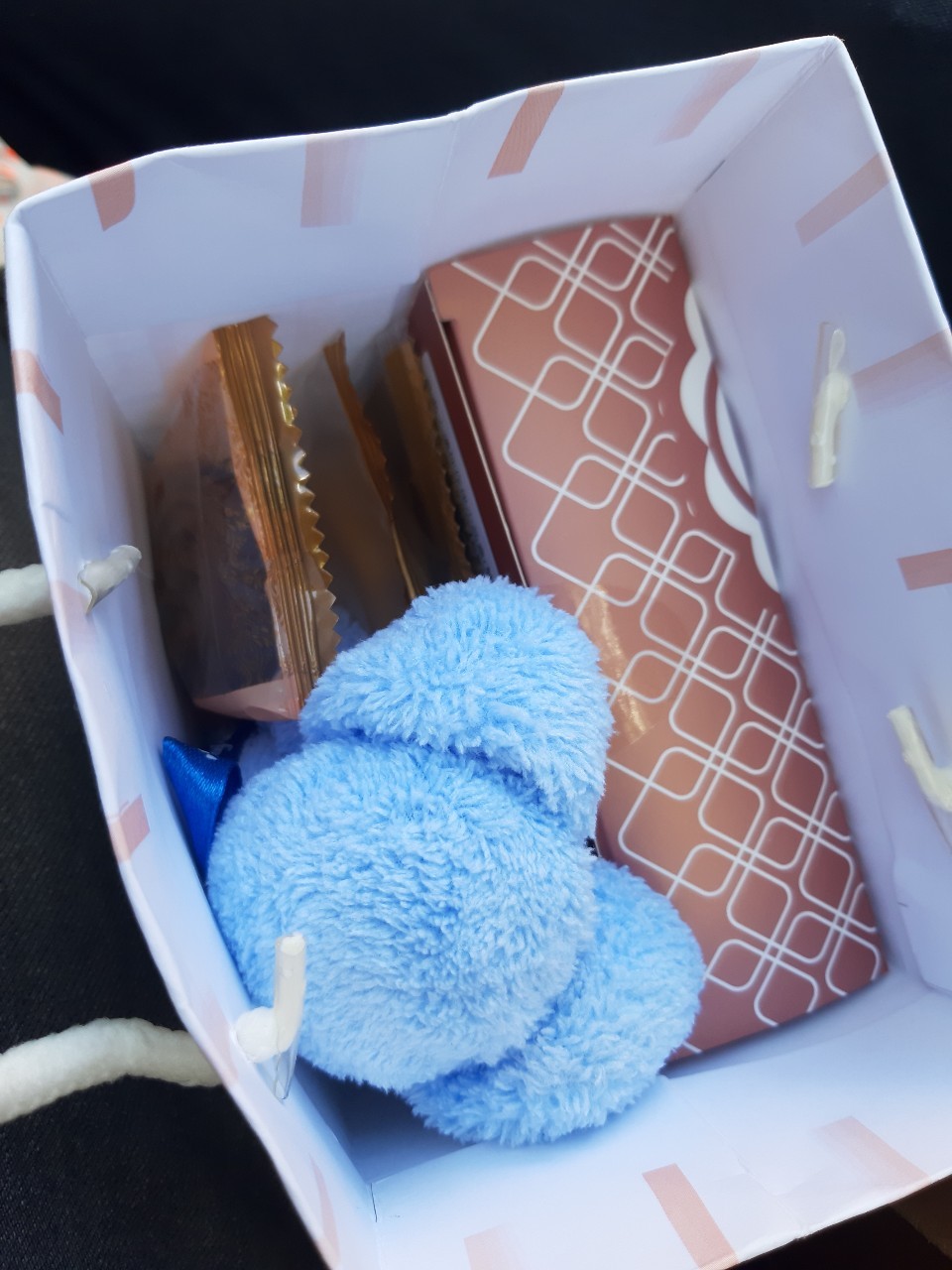 與小均吃早到甜很喜歡，今日超有默契，逛好婚市集狂吃喜餅，跟胖達吃熱炒聊天