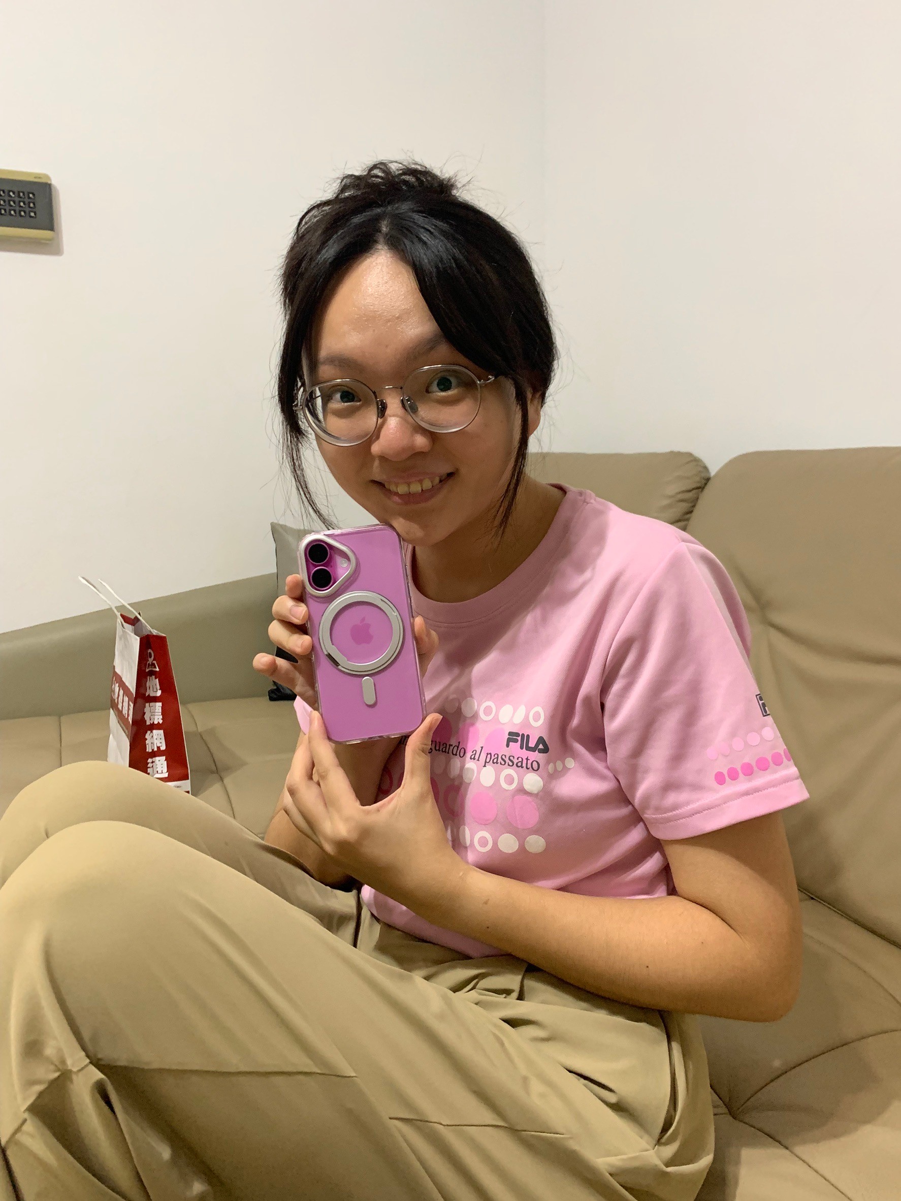 小均買iphone16給人家好開心，耍廢休息吃吃吃