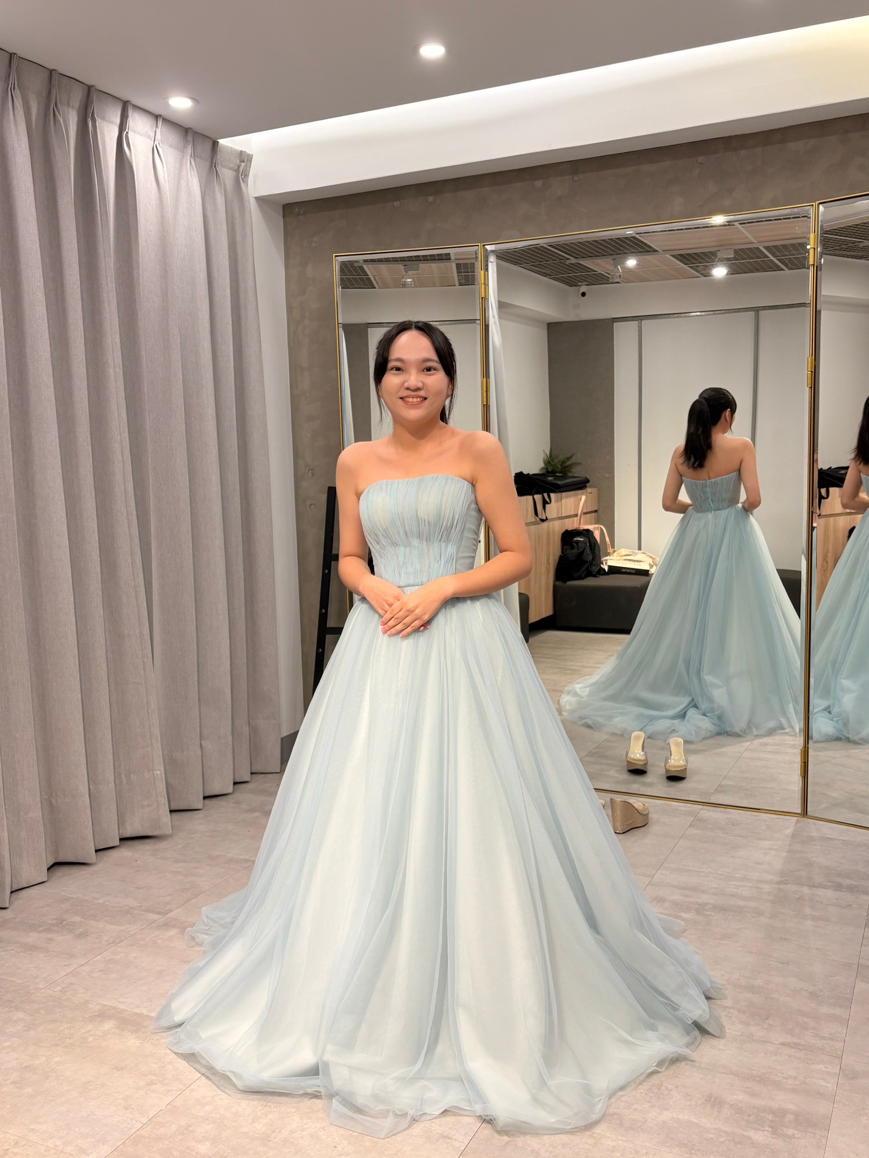 跟小均去挑婚紗照禮服