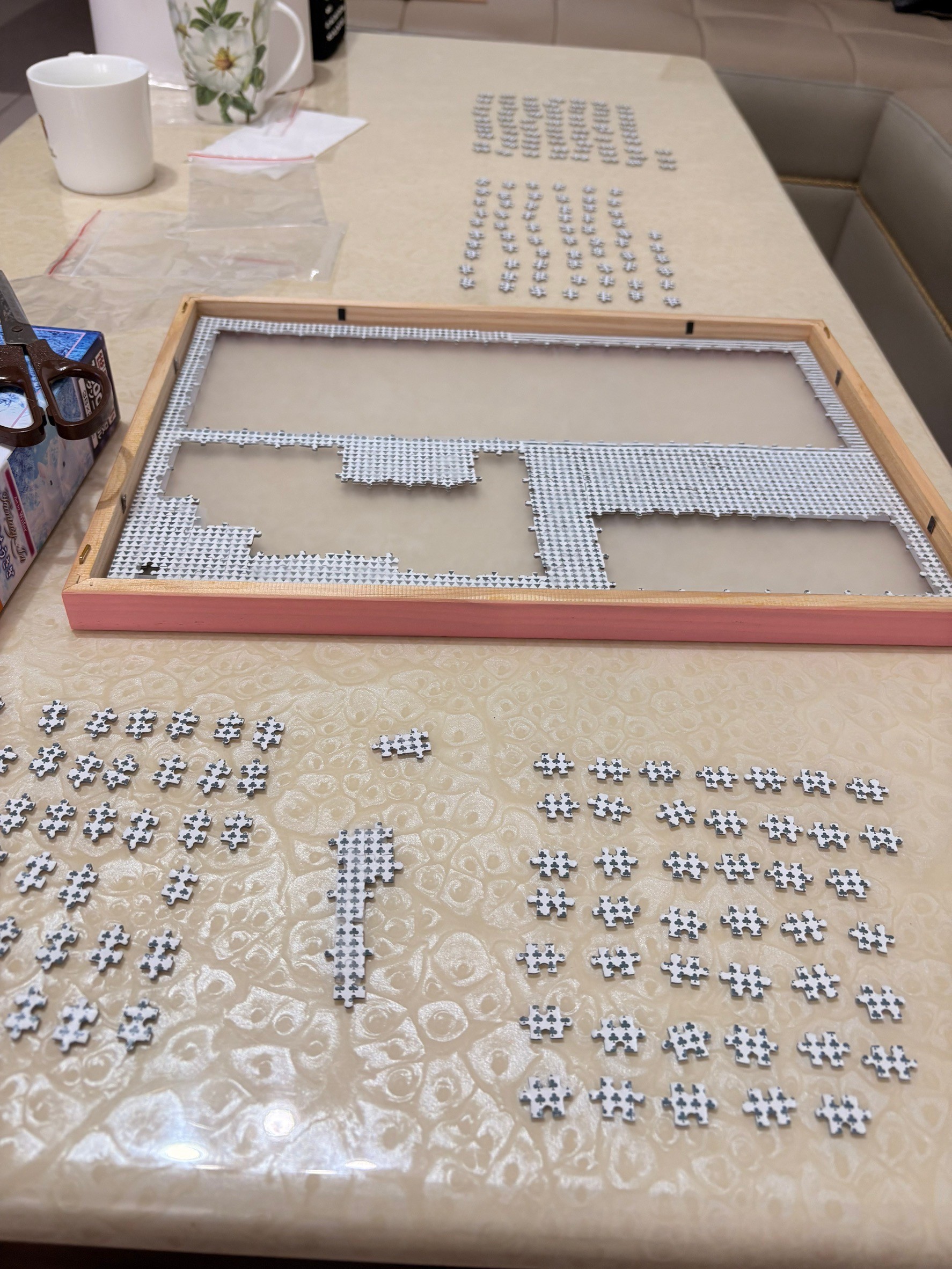 與小均.香蕉.小苓新店吃杏子.玩夾零食機.給伴郎領結.給伴娘服.拼圖