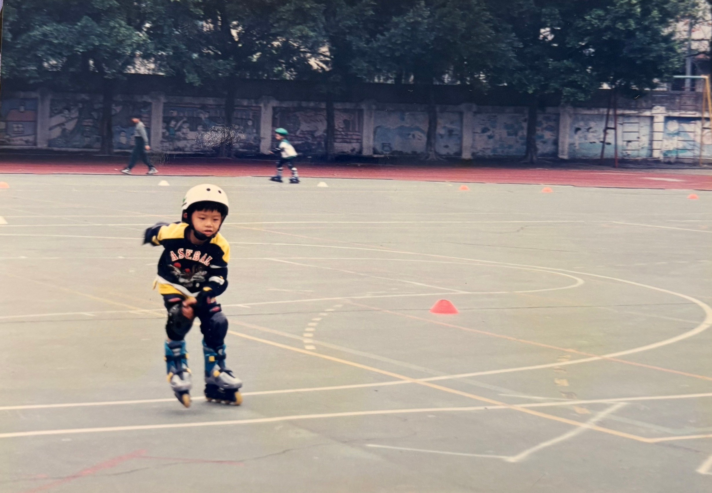 與小均家人吃雅聚，胖達家蹭飯看棒球，看照片，給週年禮物，壽司郎，我家看棒球