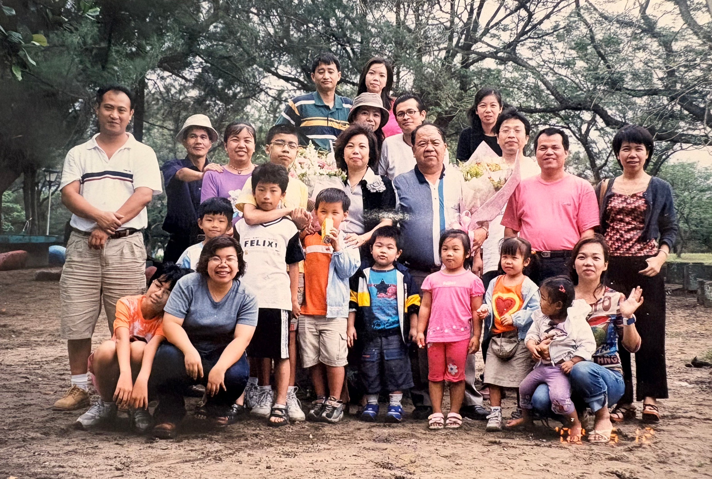 與小均家人吃雅聚，胖達家蹭飯看棒球，看照片，給週年禮物，壽司郎，我家看棒球