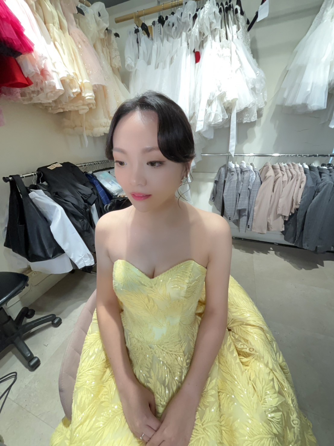 拍婚紗照.棚拍+公園拍.化濃妝初體驗.小均按摩好舒服.買不到咖波衛生紙套QQ