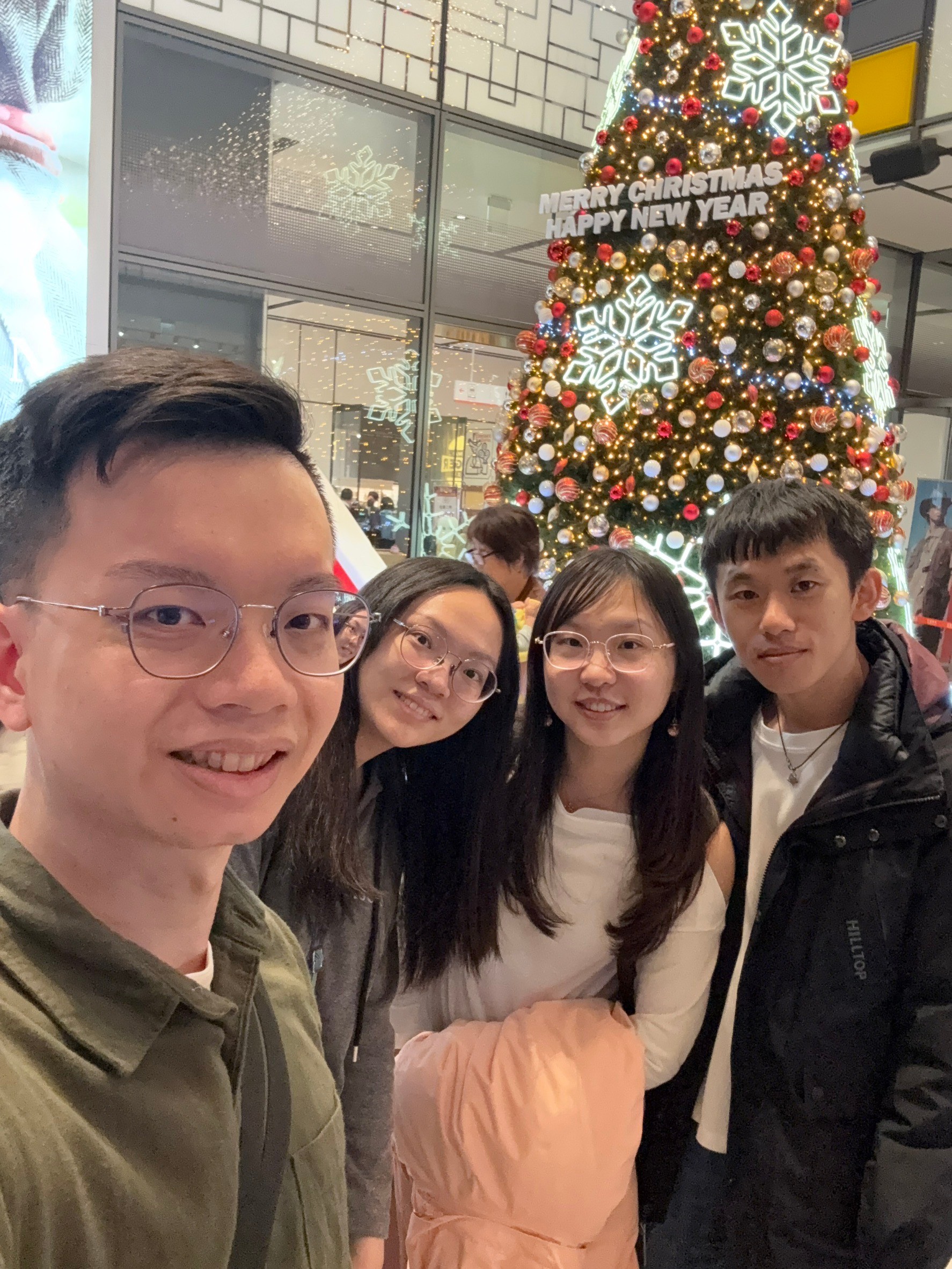 挑婚紗照入本照，去死皮大失敗，與靜學妹+她男友吃海底撈，給伴娘服+領結，逛宏匯