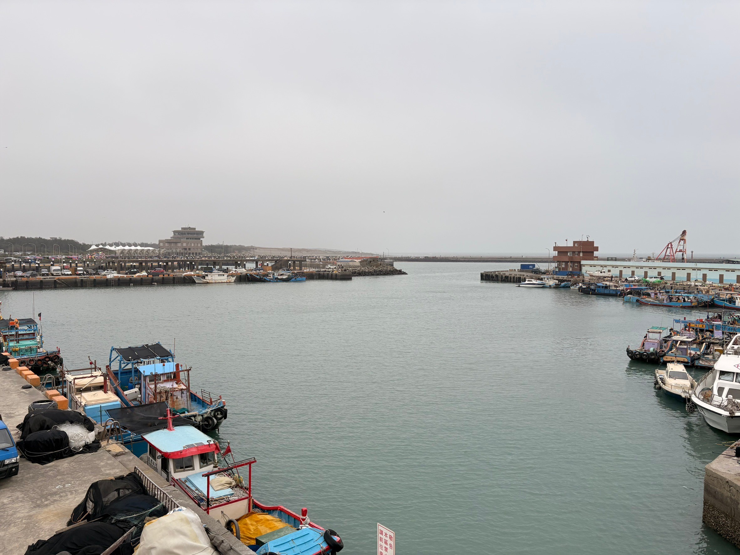 竹圍漁港吃爆螃蟹.沒看到夕陽好可惜.情侶手機殼+幫小均換膜手機像全新