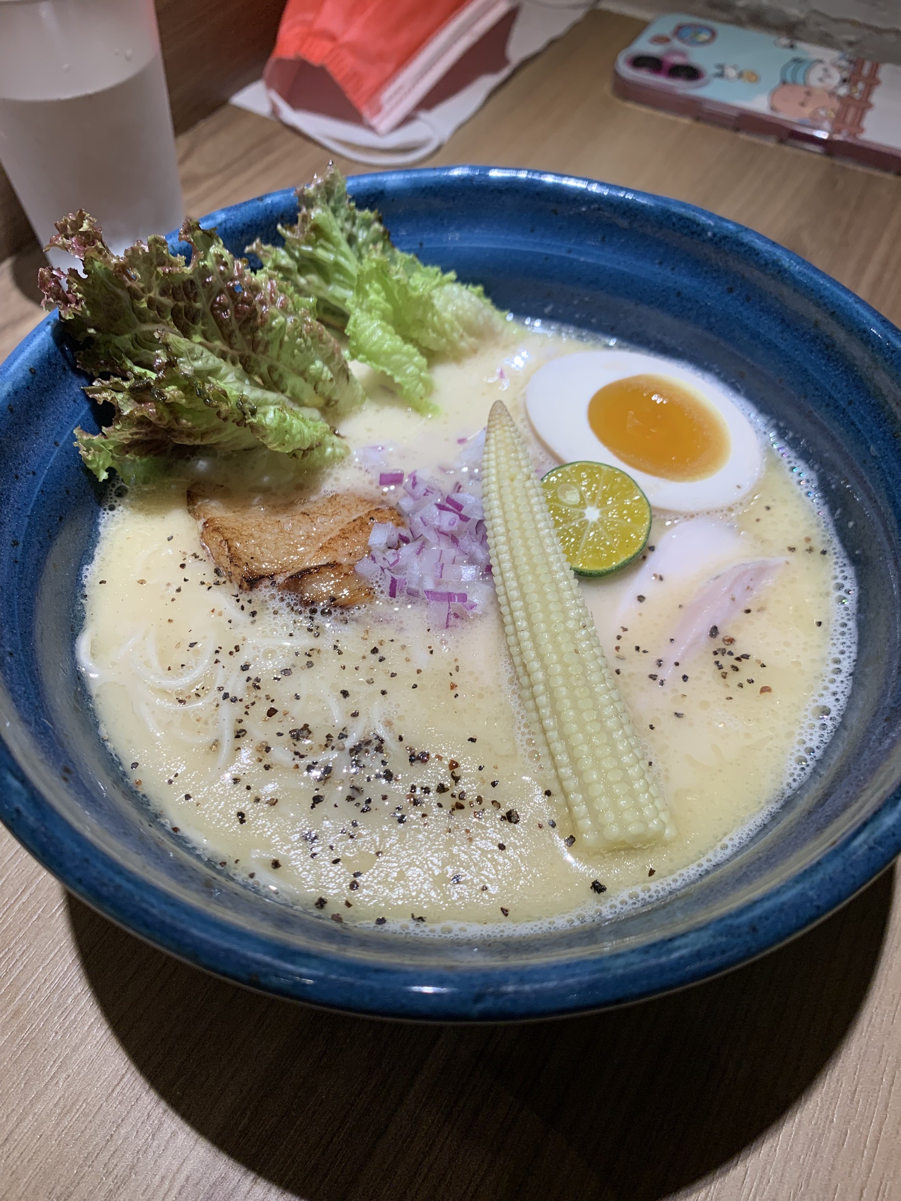 與小均吃藏壽司.下訂花束.蔦之亭吃拉麵.上吐下瀉諾羅好悲慘.小均照顧一整晚