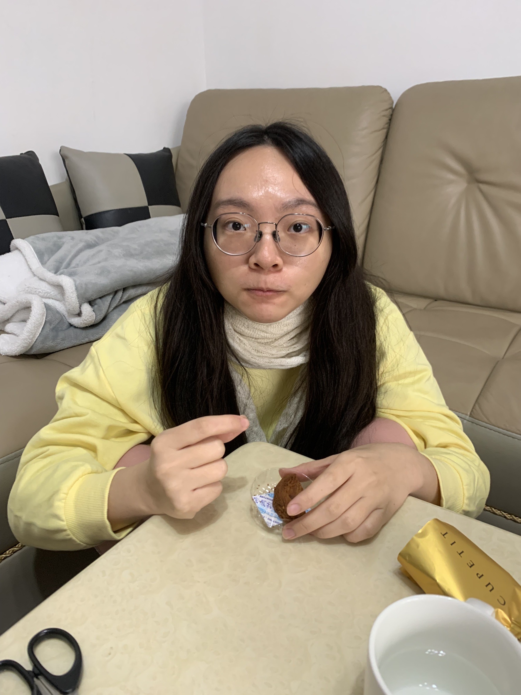 與小均吃藏壽司.下訂花束.蔦之亭吃拉麵.上吐下瀉諾羅好悲慘.小均照顧一整晚