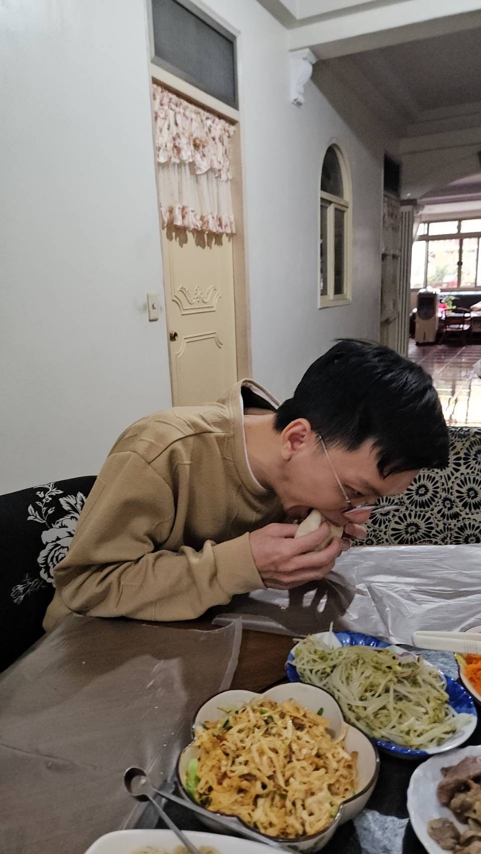 清明連假醃漬小黃瓜初體驗大成功.跟小均去淡水老街走走吃吃.回娘家吃爆潤餅+姨丈陪玩